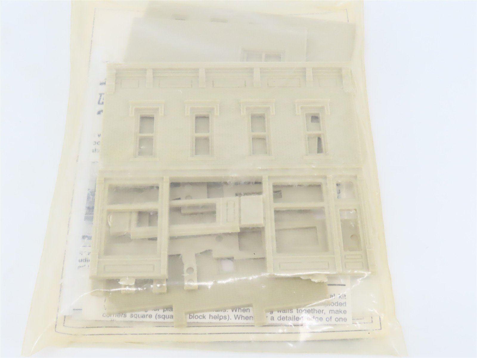 LOT of 5 HO 1/87 Scale DPM City Building Kits - Townhouse, Shops & More