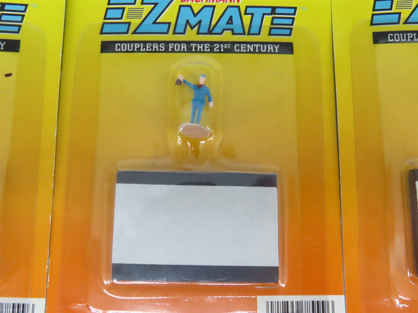 LOT of 5 HO Scale Bachmann 78999 E-Z Mate Uncoupler Magnets w/ Brakeman Figures