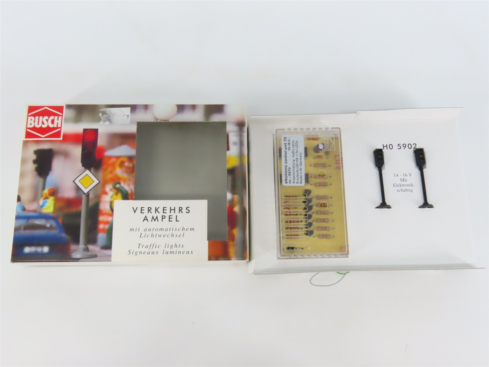 HO 1/87 Scale Busch 5902 Operating Traffic Lights