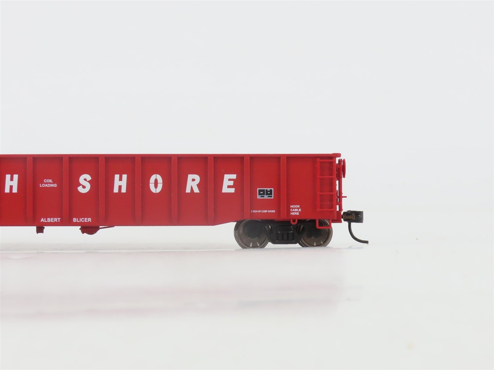 HO Scale Walthers Gold CSS South Shore 52' Thrall Gondola #3862 w/ Scrap Load