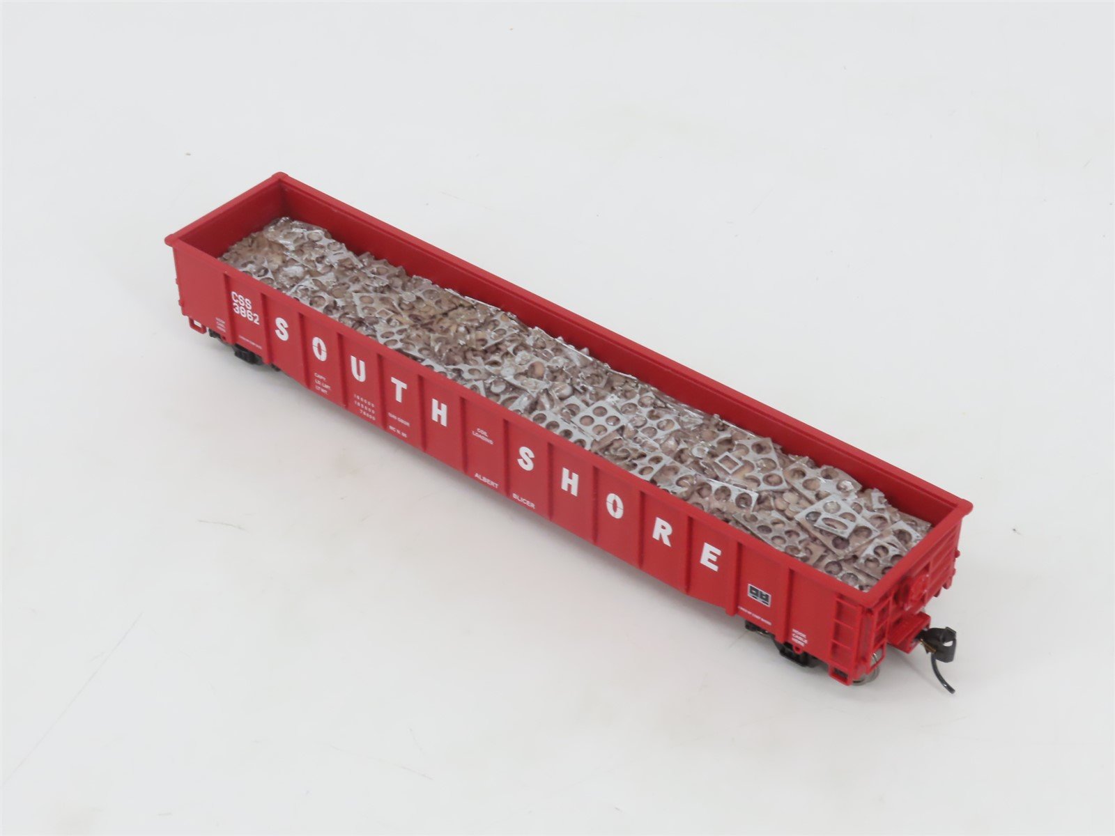 HO Scale Walthers Gold CSS South Shore 52' Thrall Gondola #3862 w/ Scrap Load