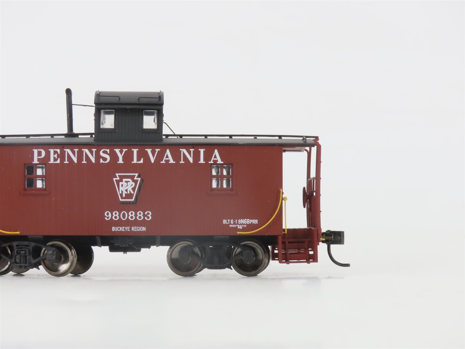 HO Walthers Platinum 932-7653 PRR Pennsylvania N6B Center Cupola Caboose #980883