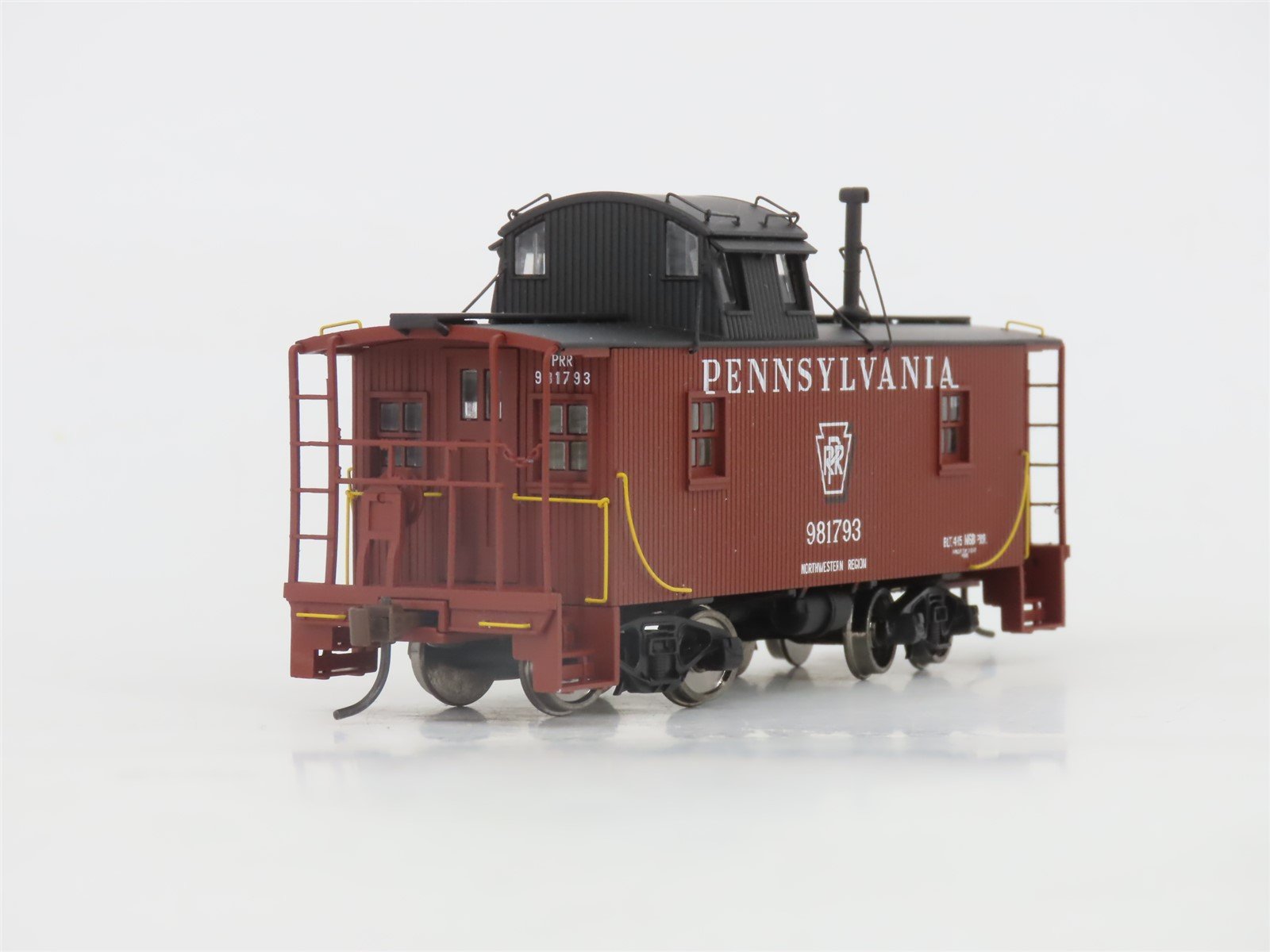 HO Walthers Platinum 932-7643 PRR Pennsylvania N6B Offset Cupola Caboose #981793