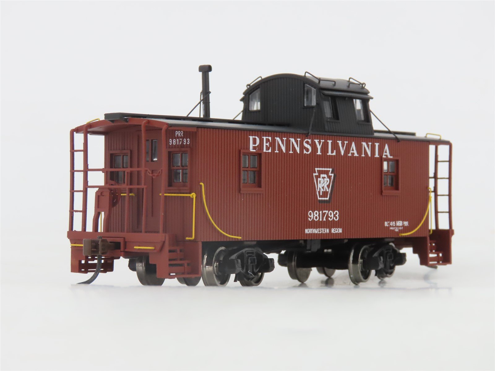 HO Walthers Platinum 932-7643 PRR Pennsylvania N6B Offset Cupola Caboose #981793