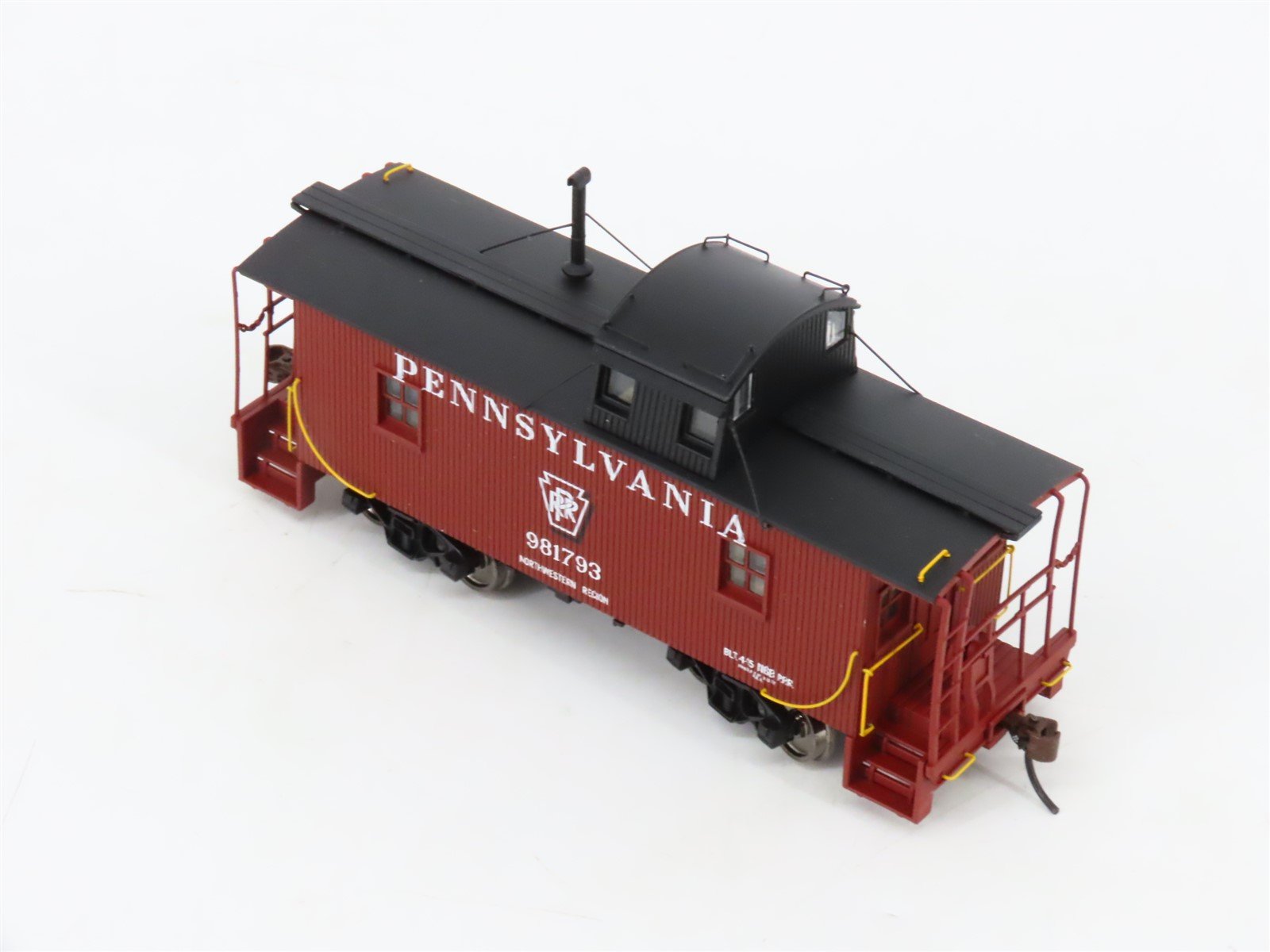 HO Walthers Platinum 932-7643 PRR Pennsylvania N6B Offset Cupola Caboose #981793