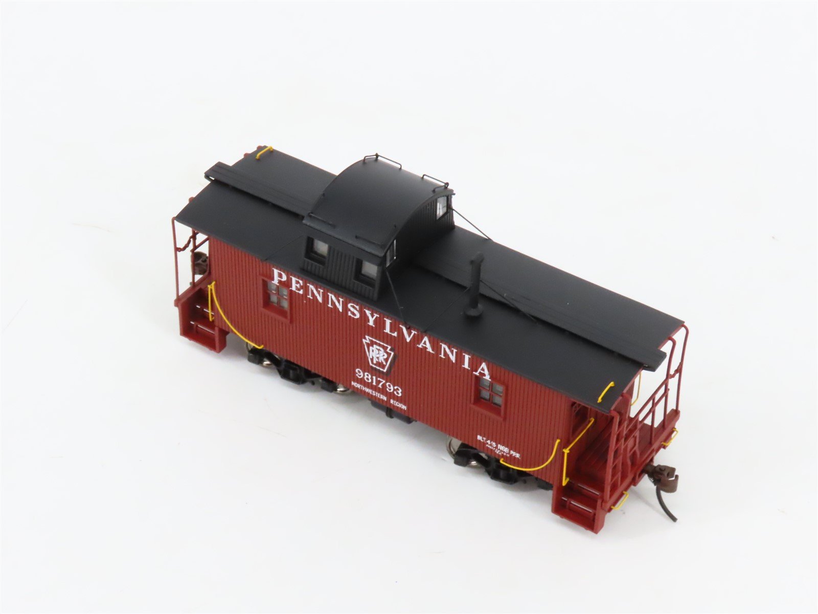 HO Walthers Platinum 932-7643 PRR Pennsylvania N6B Offset Cupola Caboose #981793