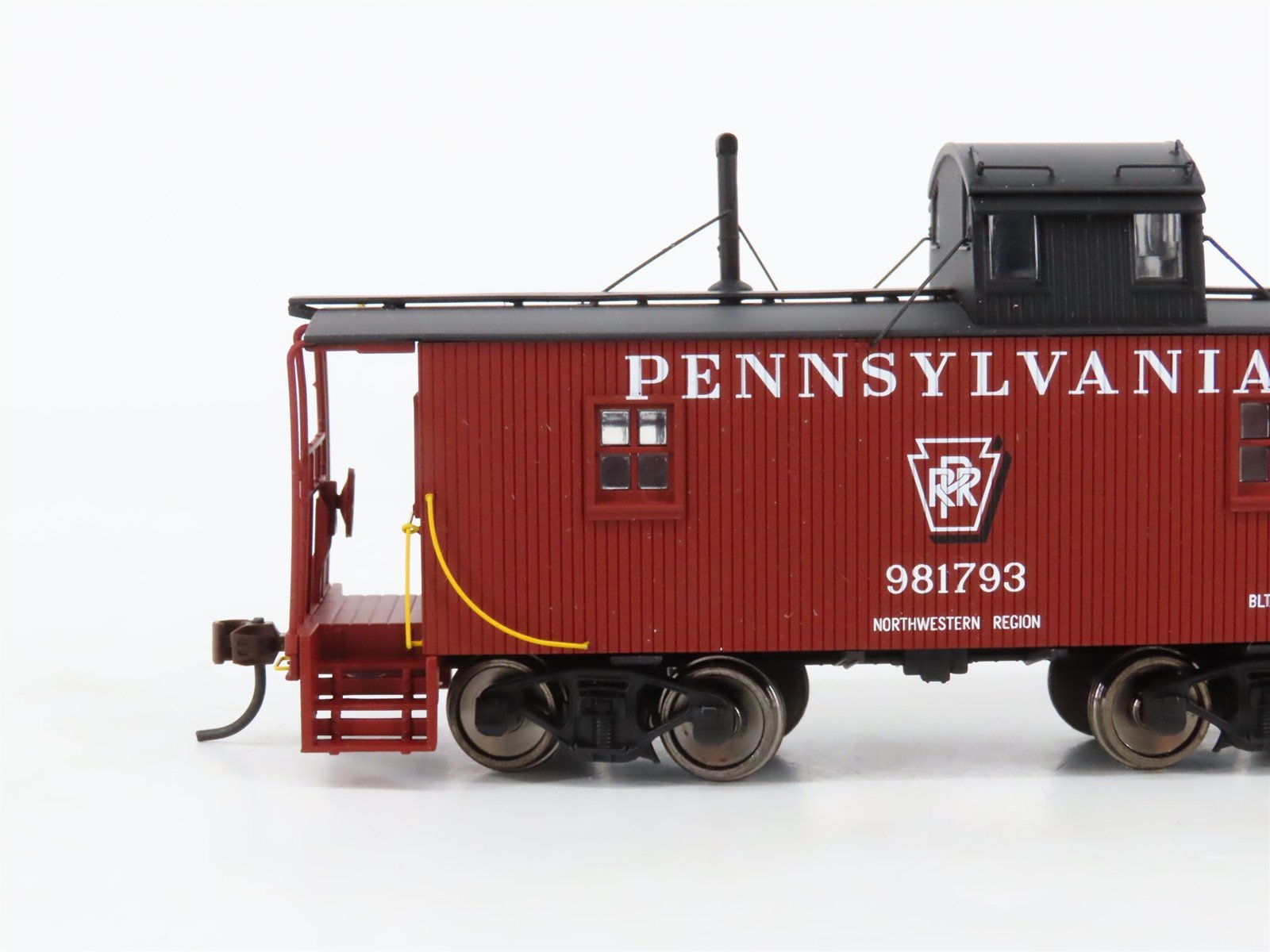 HO Walthers Platinum 932-7643 PRR Pennsylvania N6B Offset Cupola Caboose #981793
