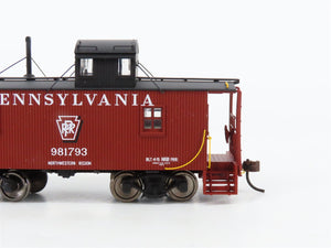 HO Walthers Platinum 932-7643 PRR Pennsylvania N6B Offset Cupola Caboose #981793