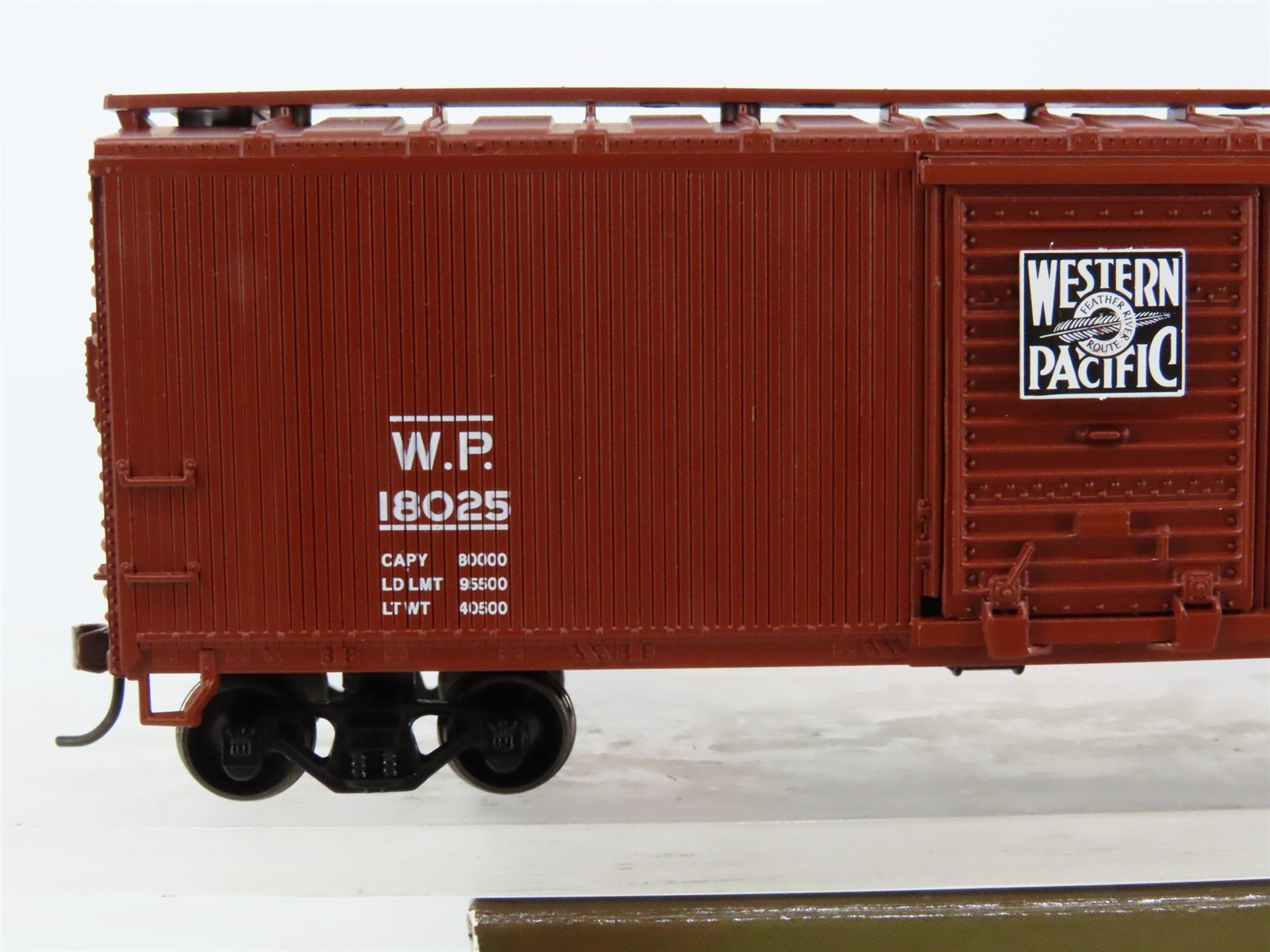 HO Roundhouse 84671 WP Western Pacific 40' Double-Sheathed Wood Box Car #18025