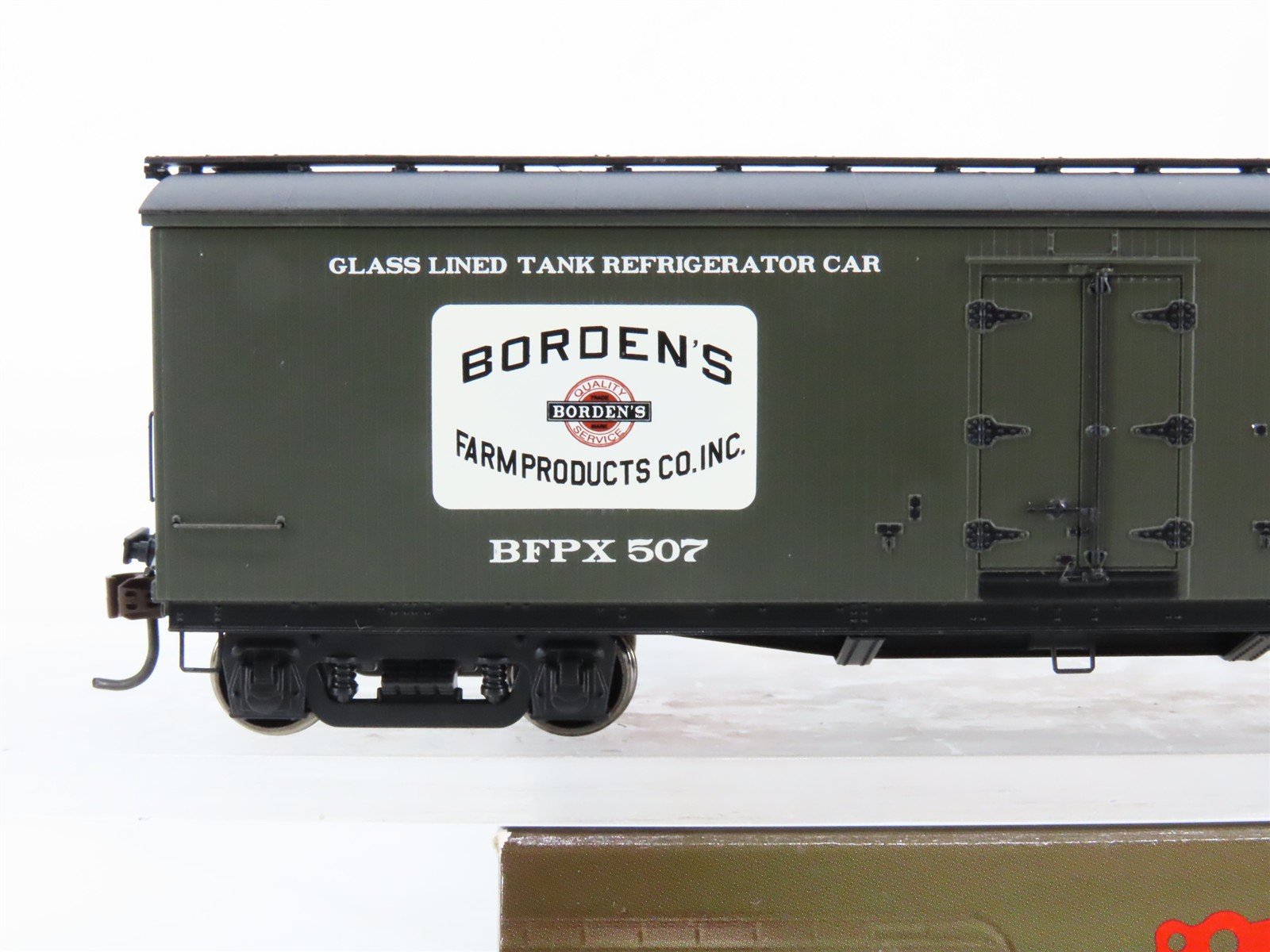 HO Scale Roundhouse 84591 BFPX Borden's 40' Glass-Lined Wood Milk Car #507
