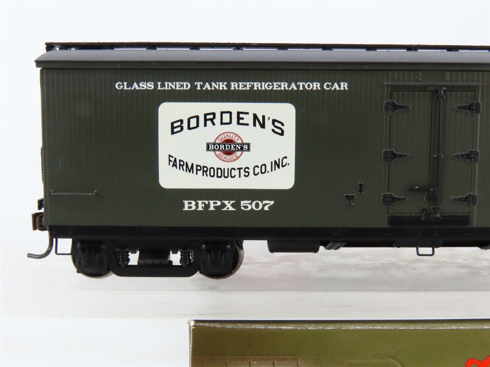 HO Scale Roundhouse 84591 BFPX Borden's 40' Glass-Lined Wood Milk Car #507