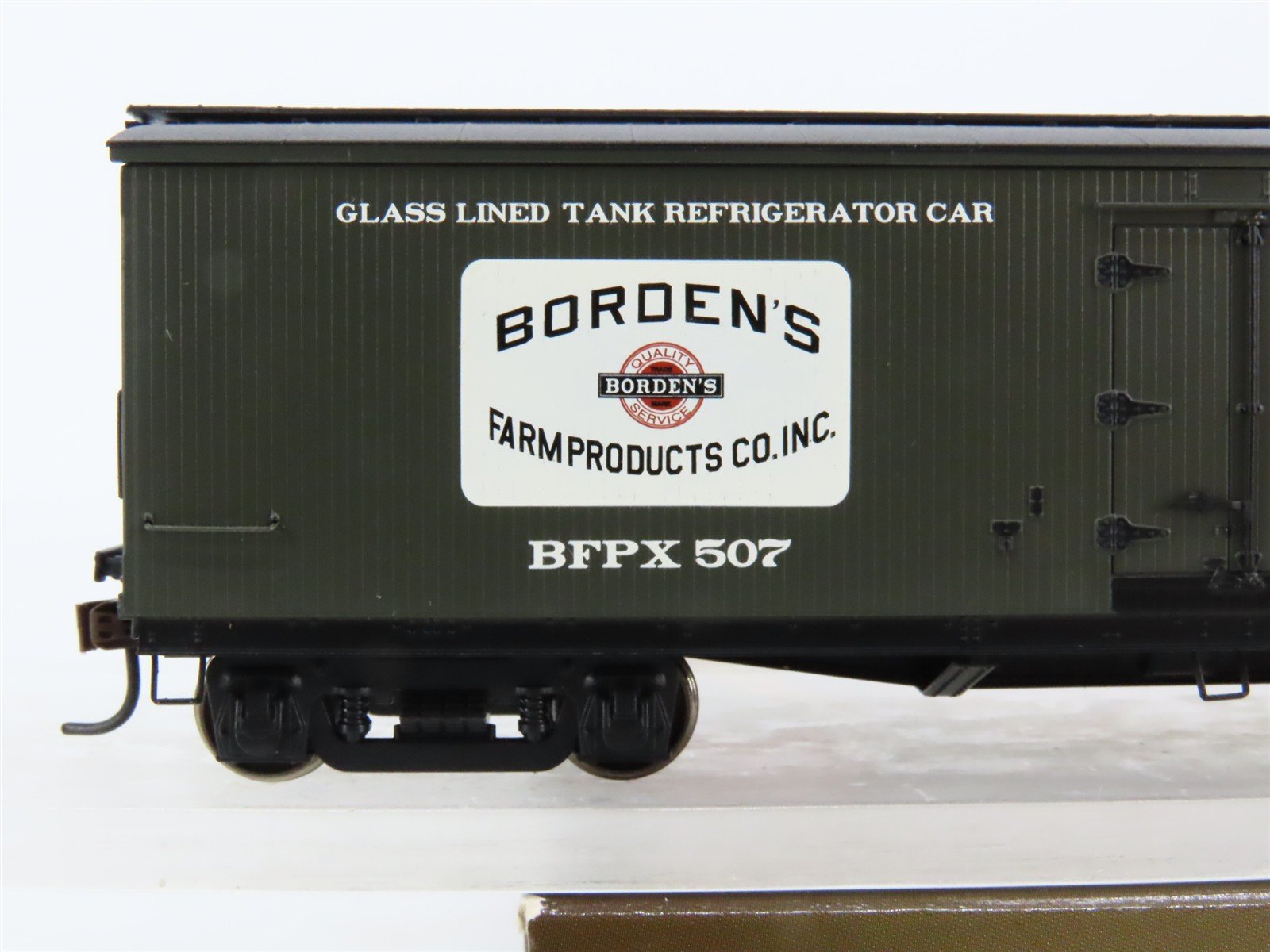 HO Scale Roundhouse 84591 BFPX Borden's 40' Glass-Lined Wood Milk Car #507