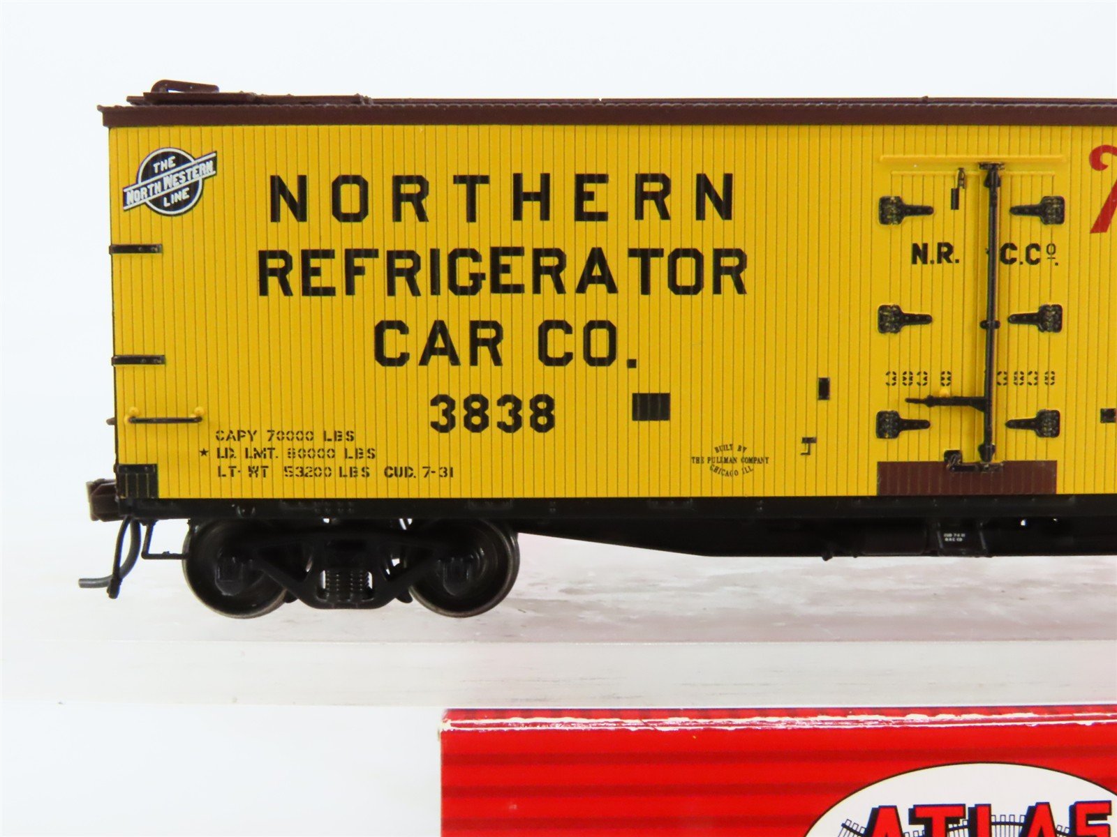 HO Atlas Master 20002006 NRCCo Northern / Borden's Milk 40' Wood Reefer #3838