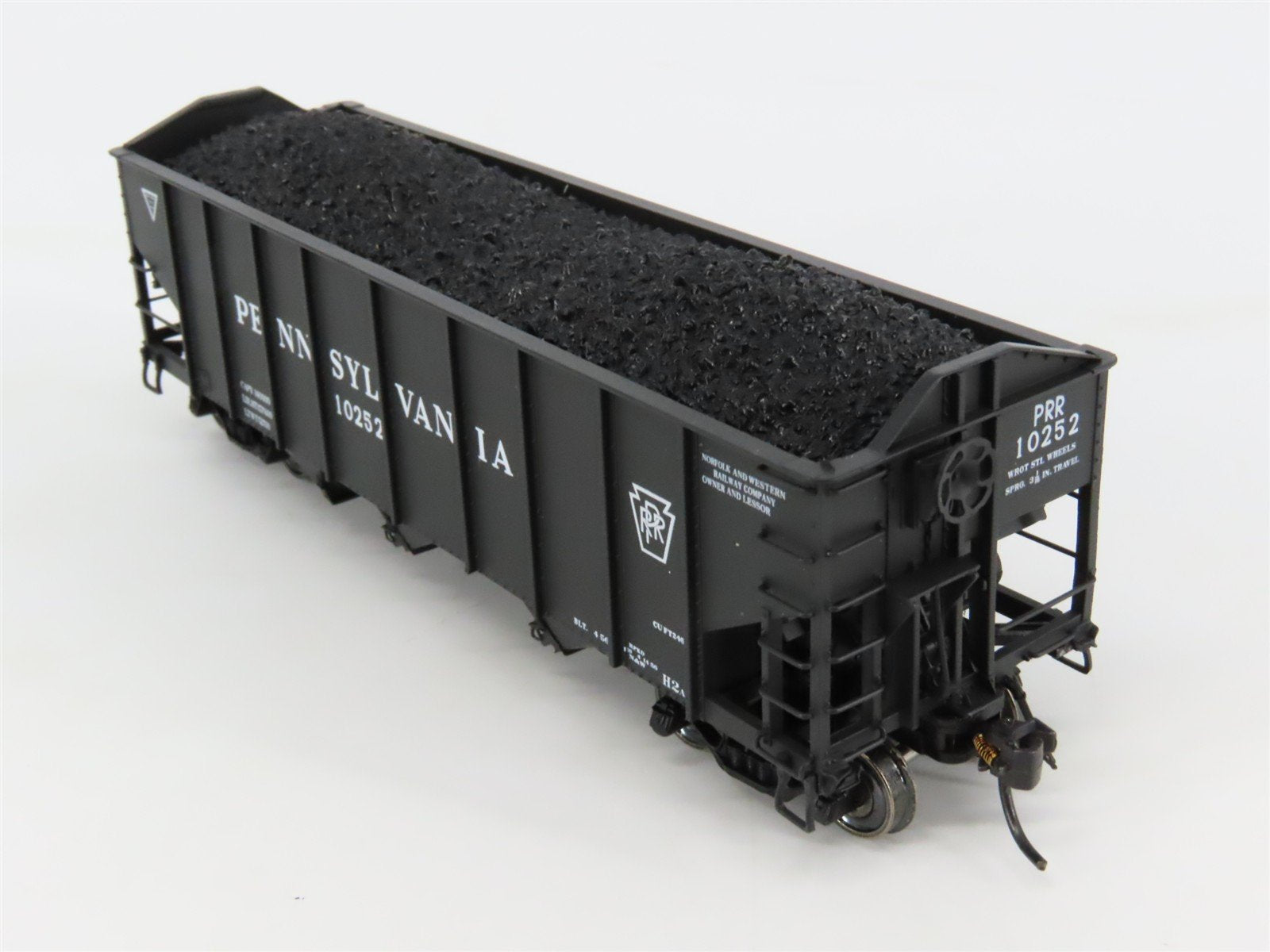 HO Broadway Limited BLI 809 PRR Pennsylvania H2A 3-Bay Hopper #10252 w/ Load