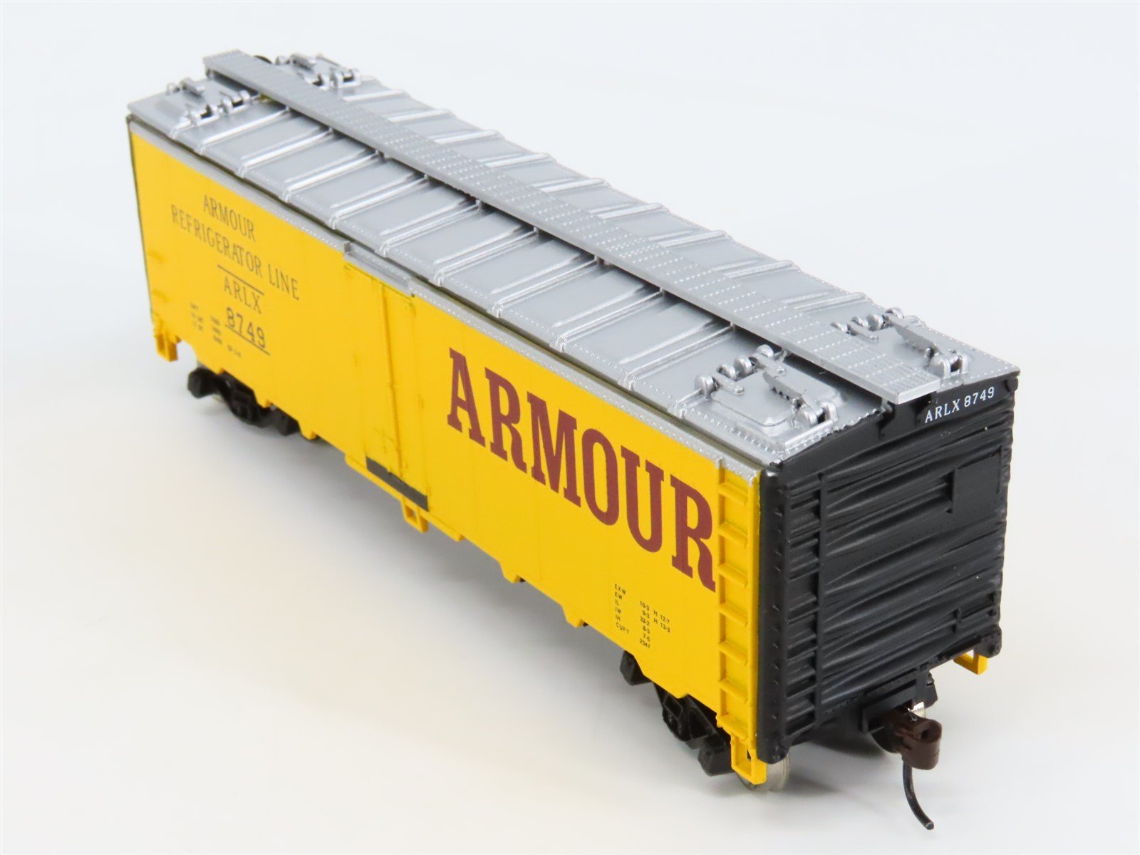 HO Scale Athearn 71336 ARLX Armour 40' Steel Ice Bunker Reefer #8749