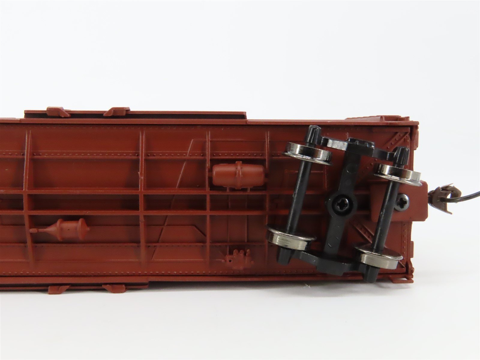 HO Scale Athearn 92799 WP Western Pacific 40' Horizontal Rib Box Car #3416