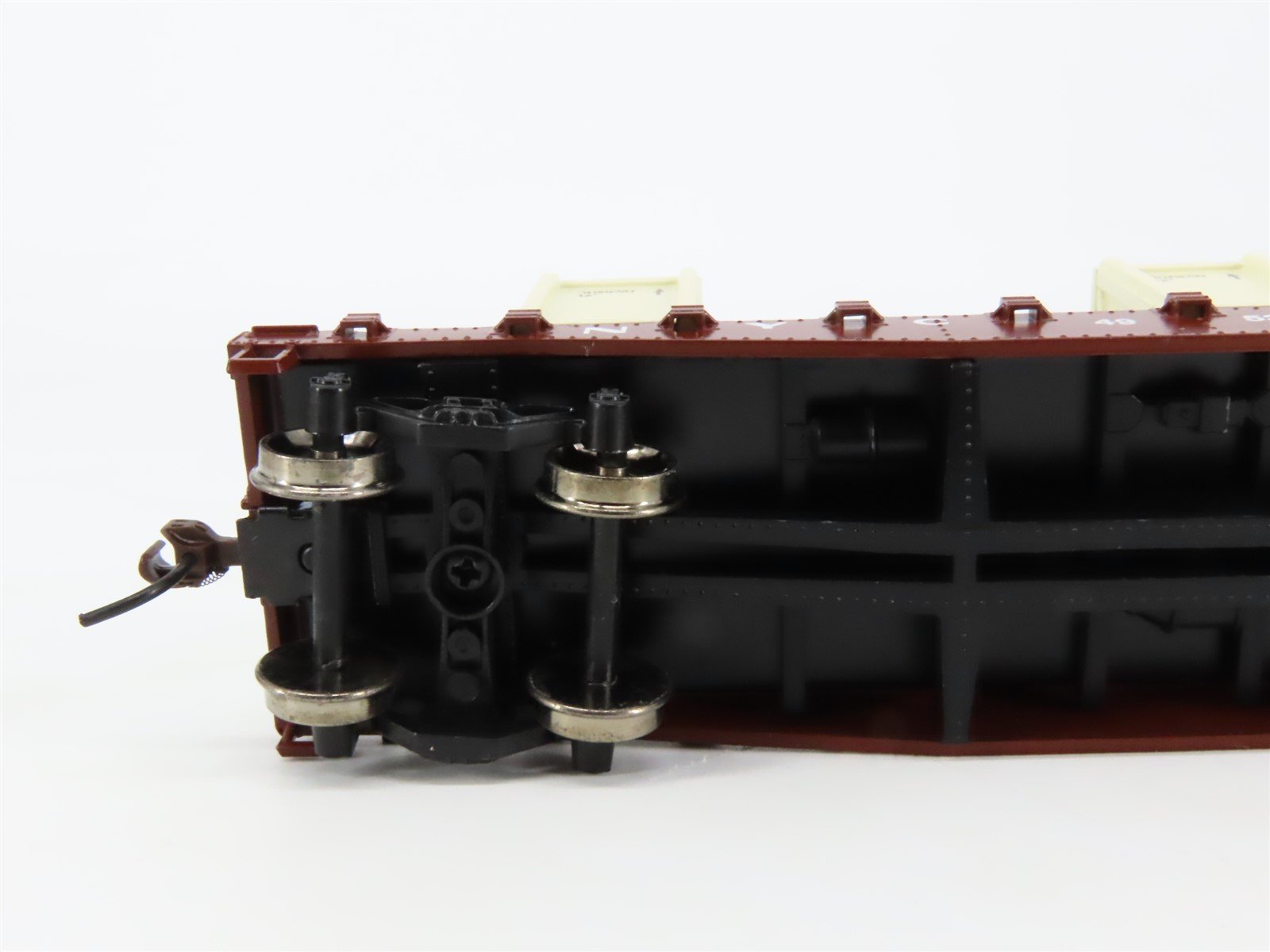 HO Scale Athearn 92180 NYC New York Central 40' Flat Car #495334 w/ Crate Load