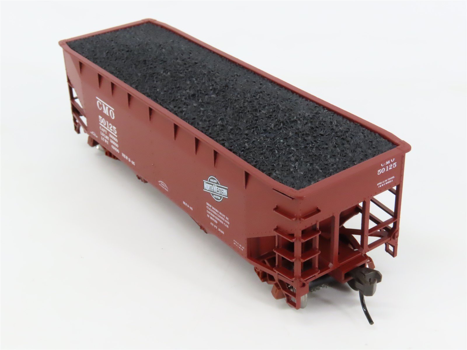 HO Atlas Trainman 18955 CMO / CNW 2-Bay Offset-Side Hopper #50125 w/ Load