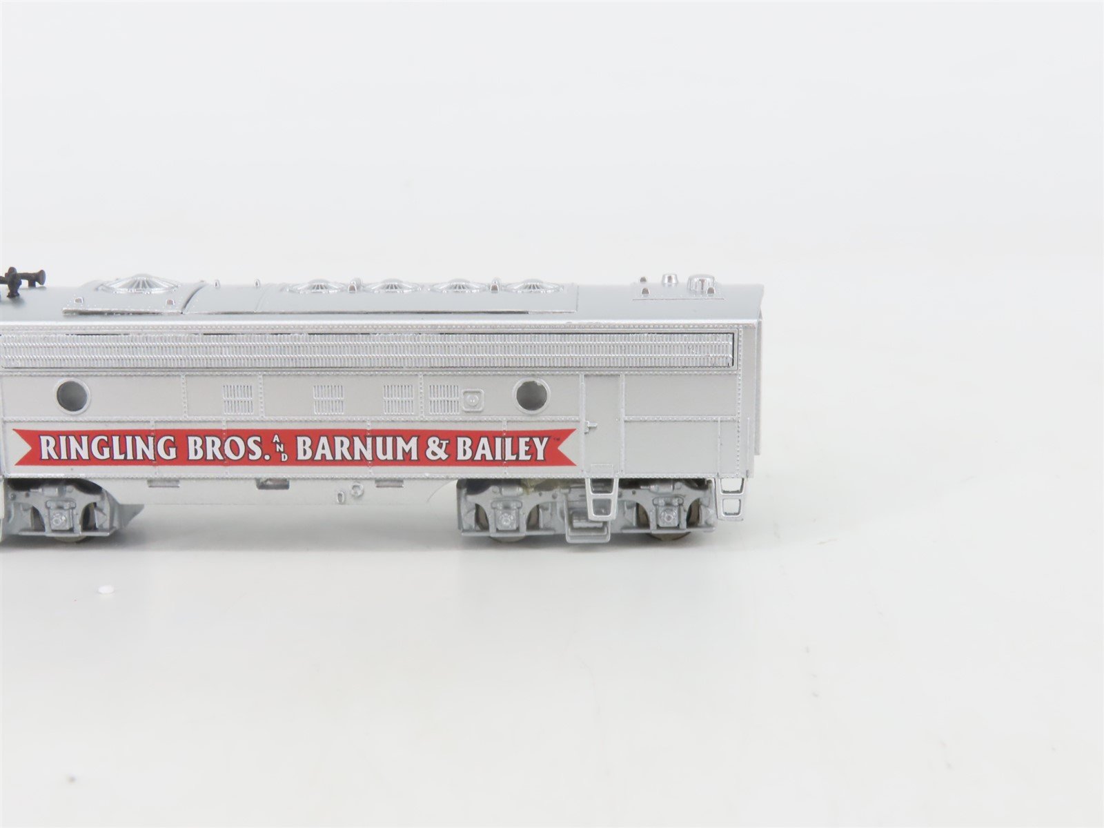 N Micro-Trains MTL/Model Power 98500722 Ringling Bros Circus FP7 Diesel #1919