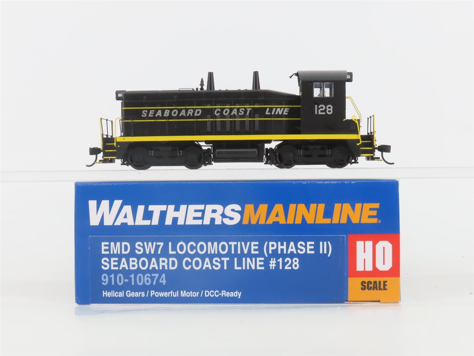 HO Scale Walthers Mainline 910-10674 SCL EMD SW7 Ph. 2 Diesel #128 - DCC Ready