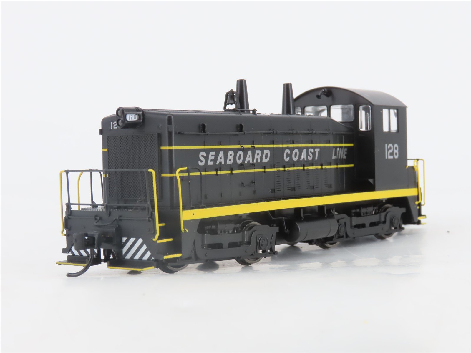 HO Scale Walthers Mainline 910-10674 SCL EMD SW7 Ph. 2 Diesel #128 - DCC Ready