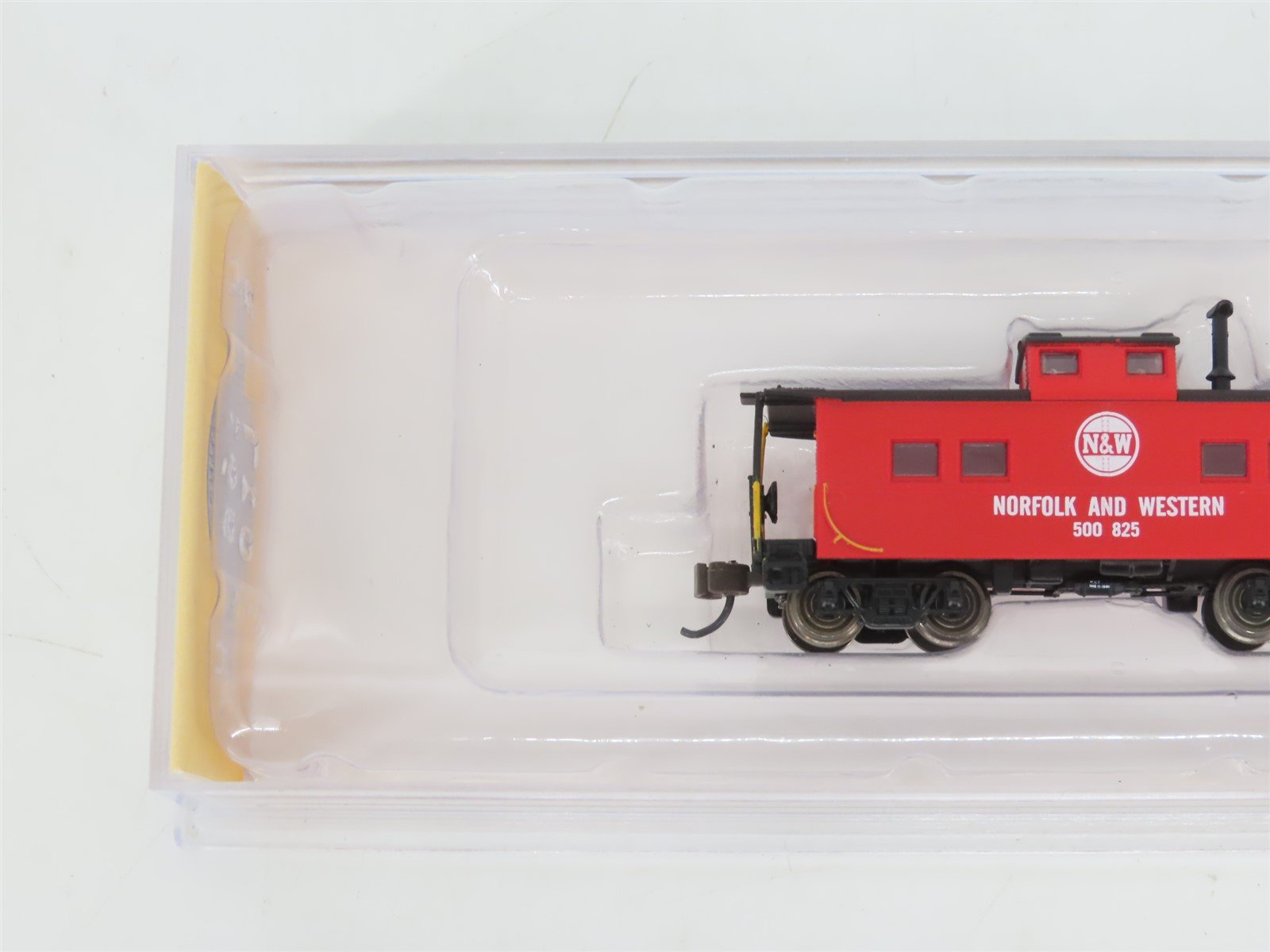 N Scale Bachmann 16865 N&W Norfolk & Western Center Cupola Steel Caboose #500825
