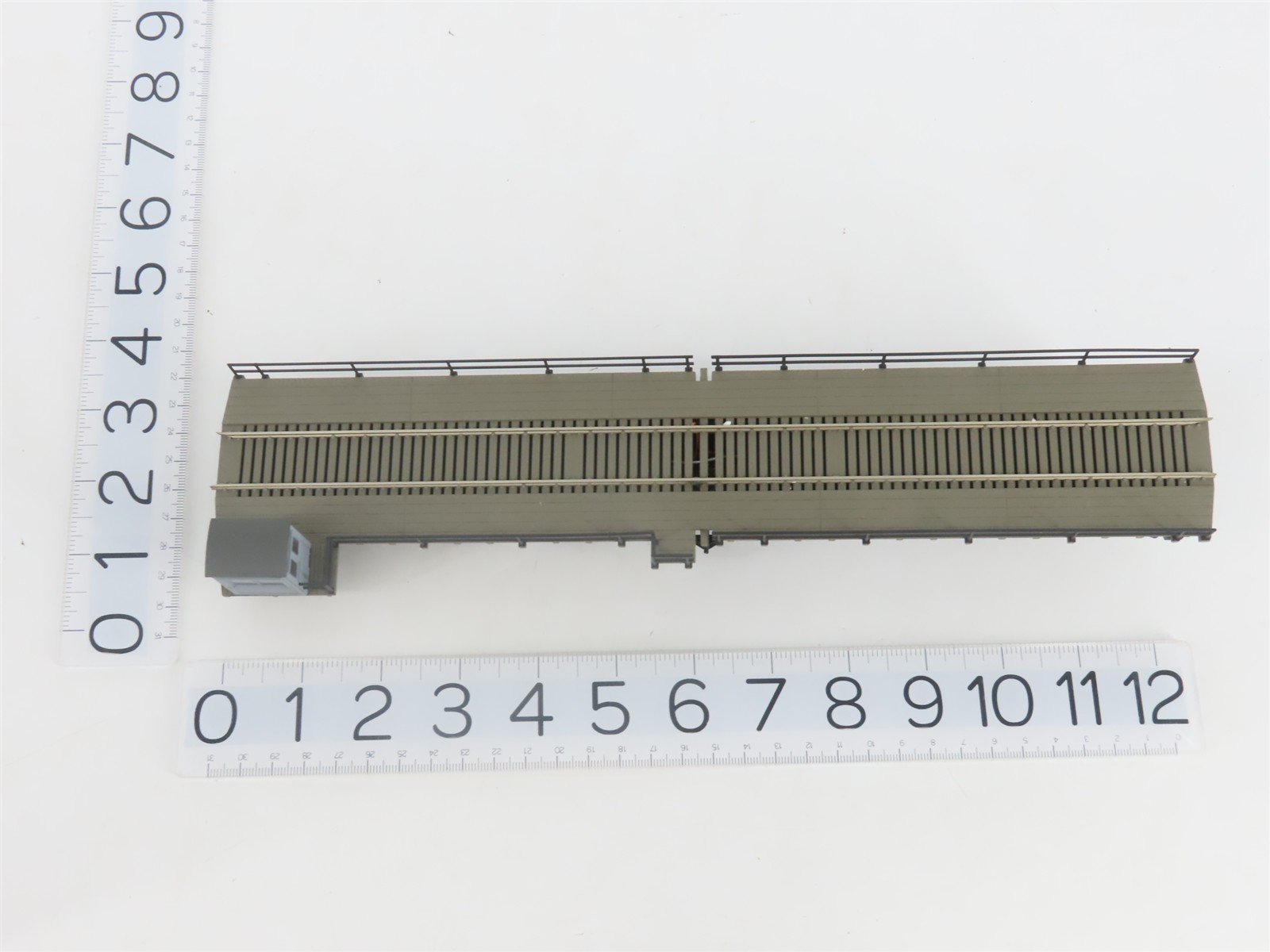 HO 1/87 Scale Walthers Cornerstone 933-2849 Motorized 90' Turntable w/ DCC