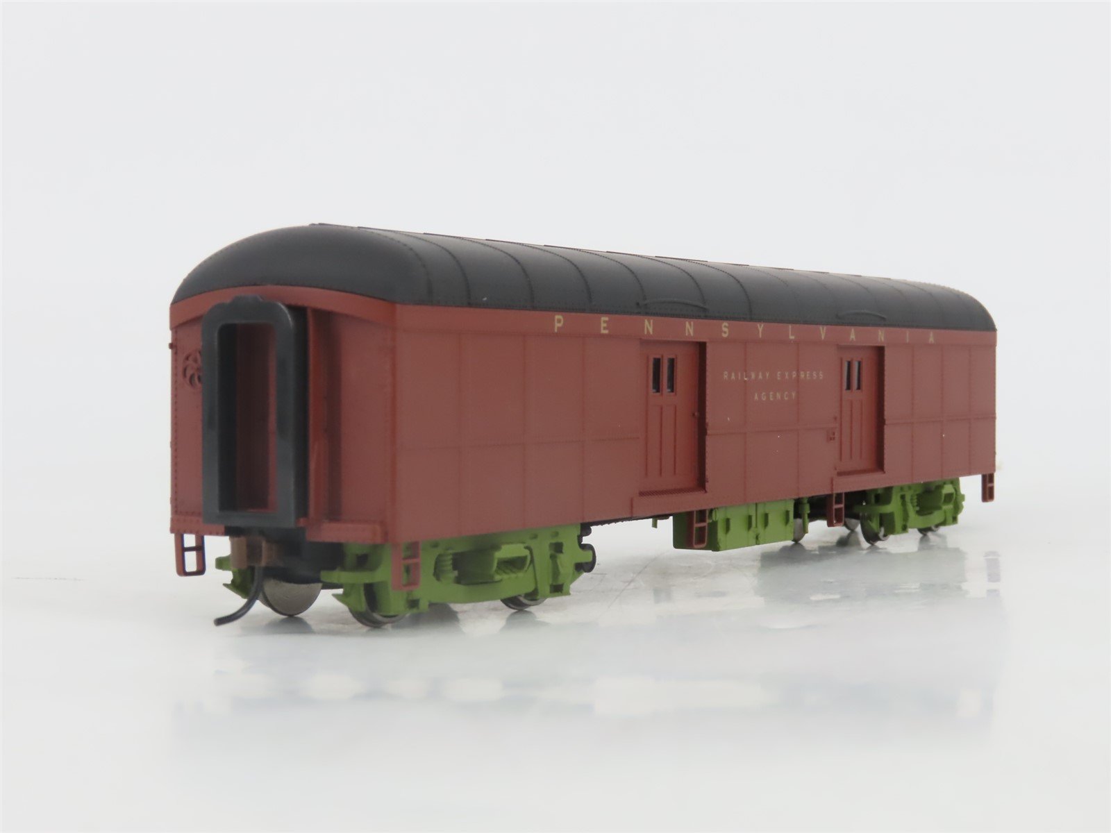 HO Walthers 932-5831 PRR Pennsylvania (1939-1941) B60B Baggage Passenger Car