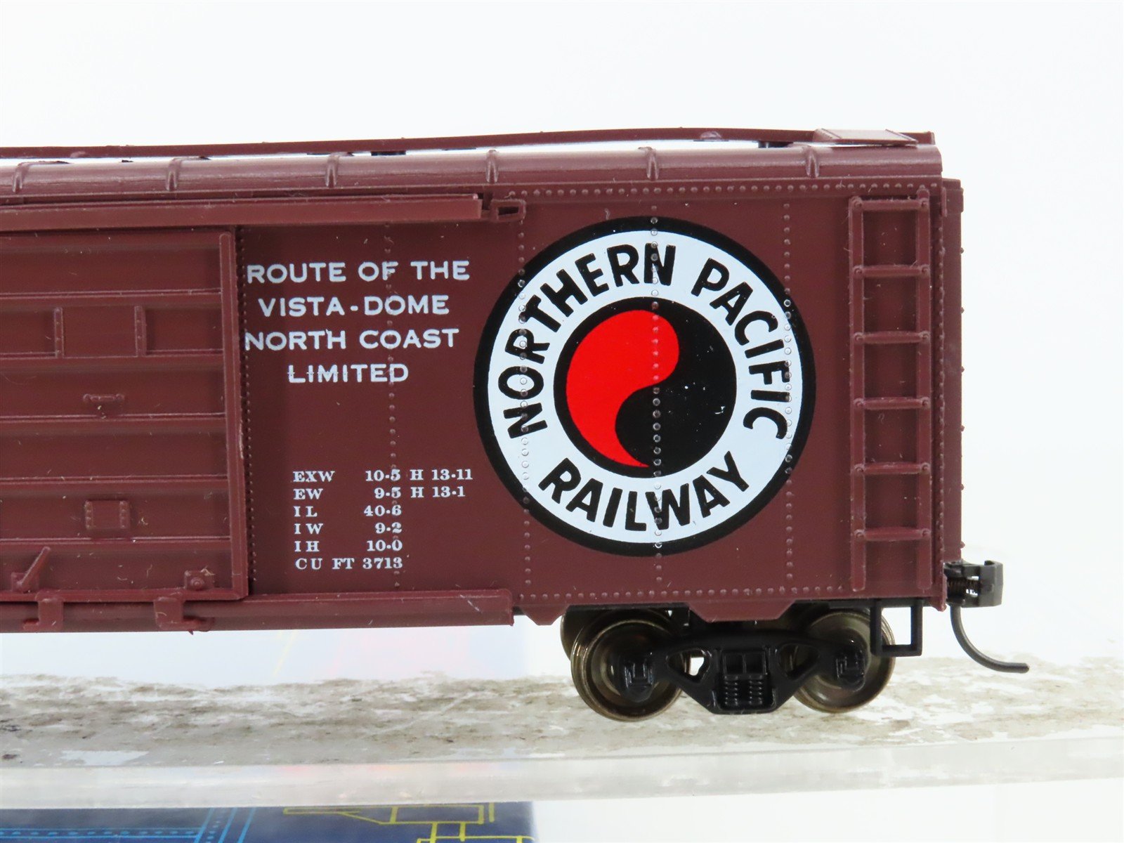 HO Roundhouse 1087 NP Northern Pacific 40' Roundtop Box Car #17903 -Upgraded