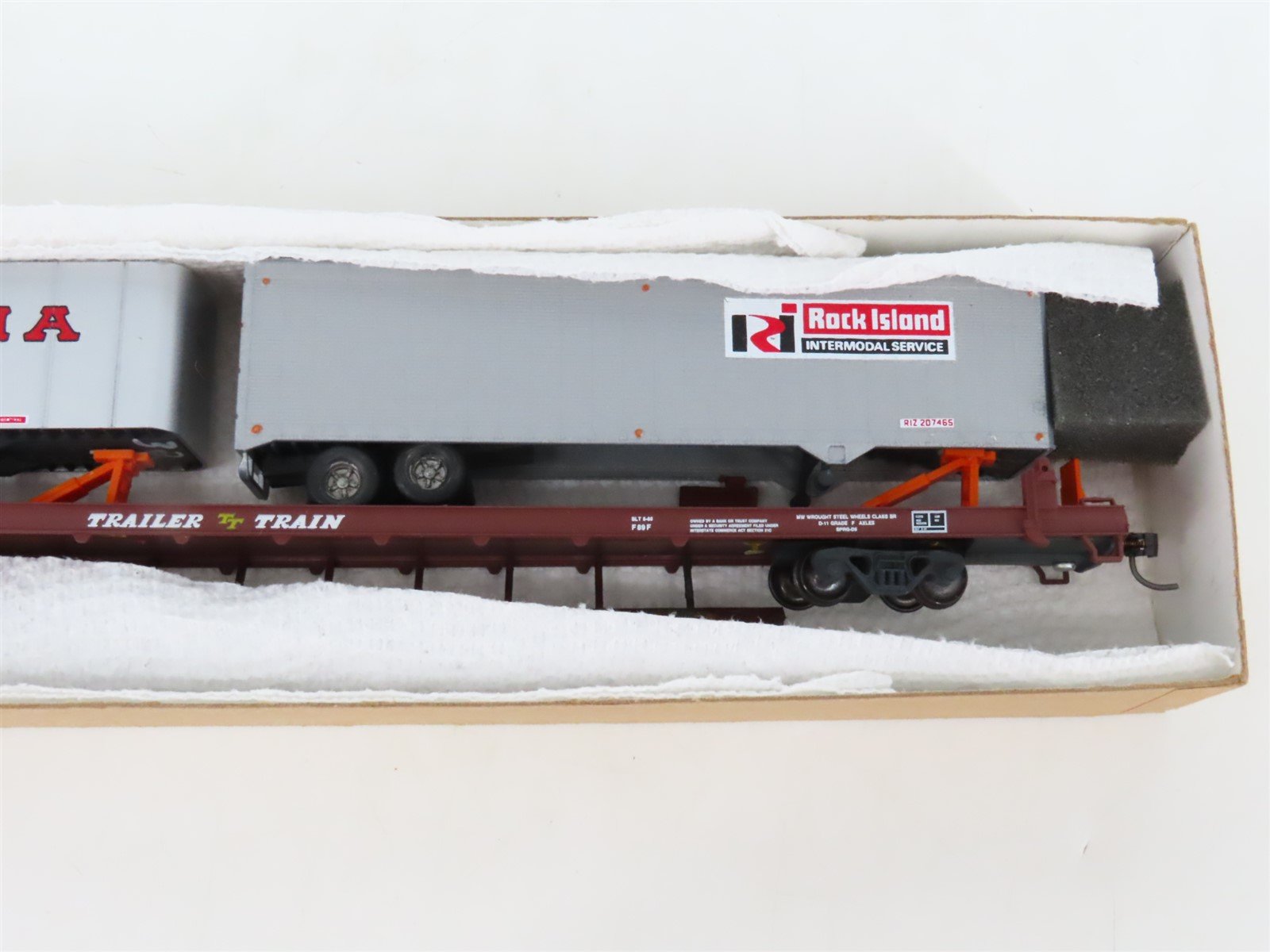 LOT of 2 HO Scale ATSF/TTX 86' Flatcars w/Trailers UPGRADED