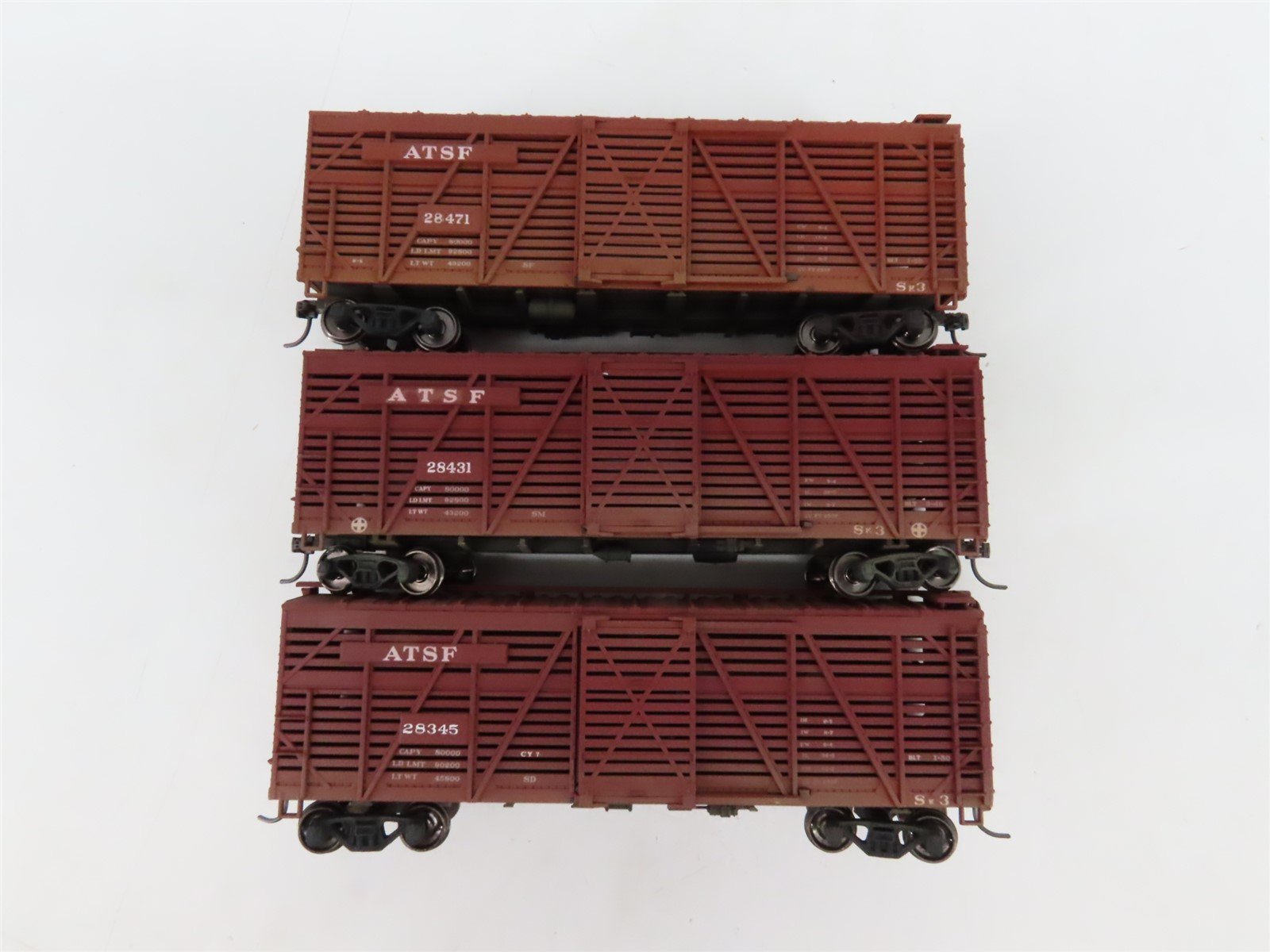 LOT of 8 HO Scale ATSF Santa Fe 40' Stock Cars Weathered & UPGRADED