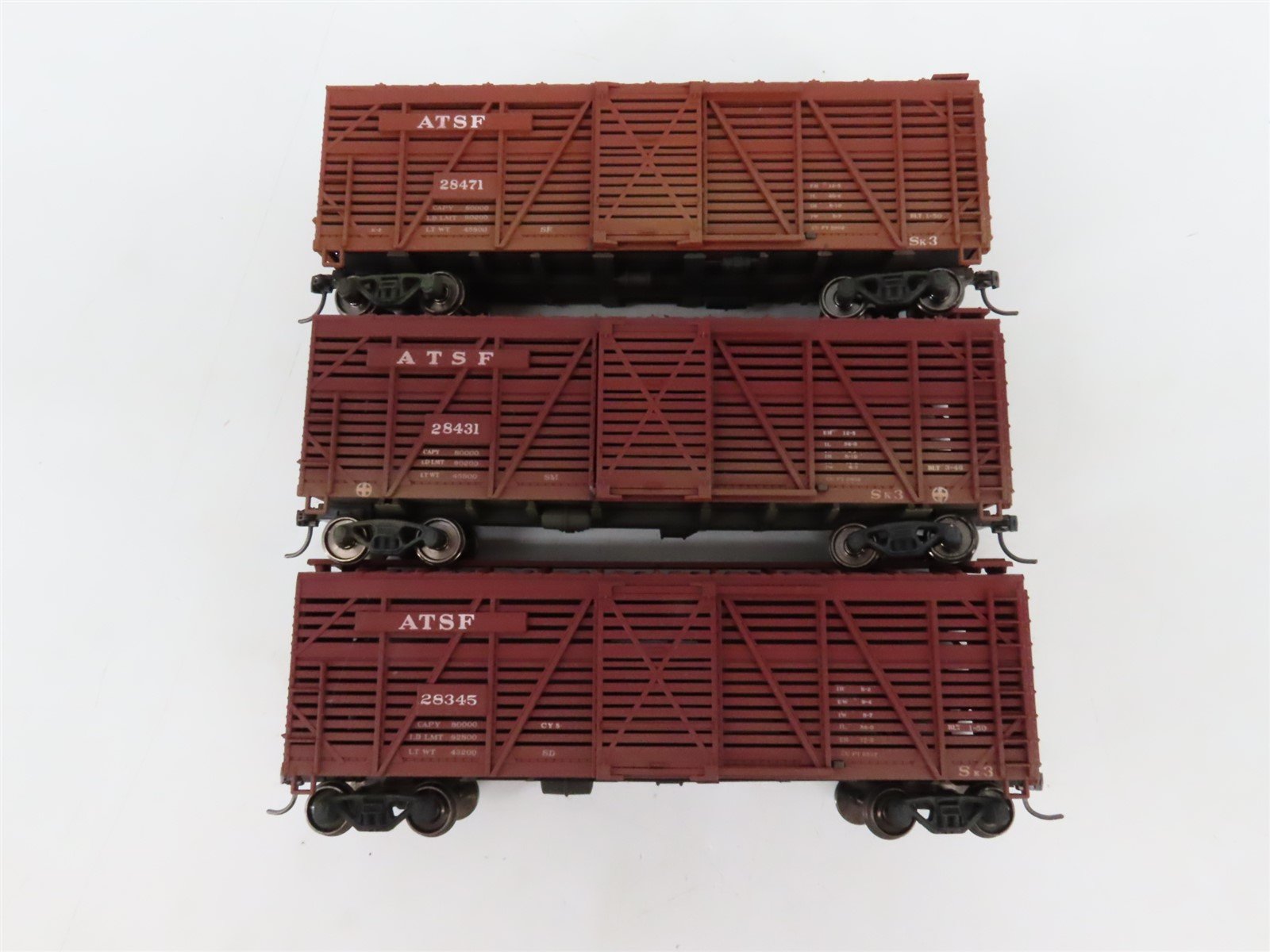 LOT of 8 HO Scale ATSF Santa Fe 40' Stock Cars Weathered & UPGRADED