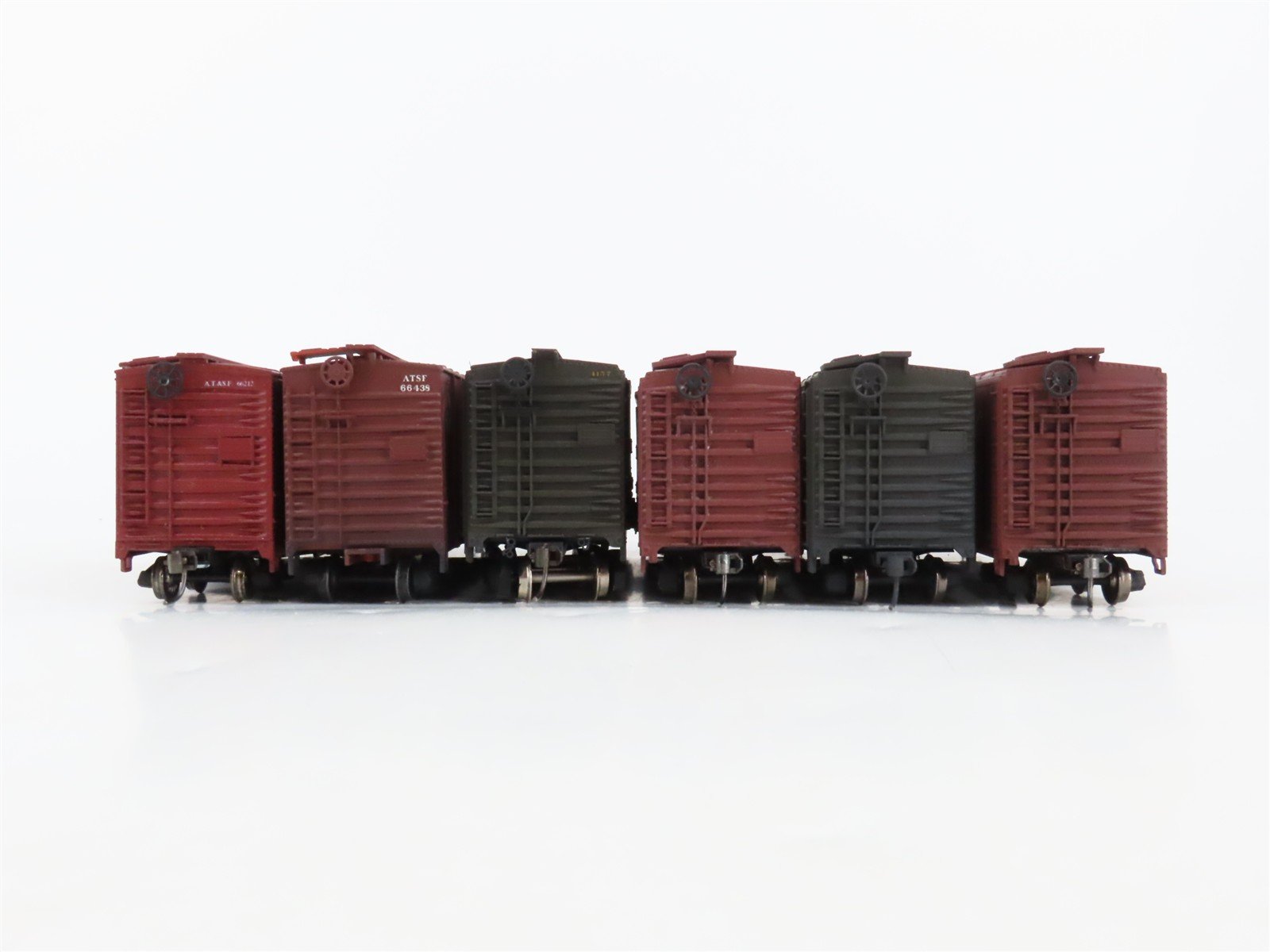 LOT of 6 HO Scale ATSF Santa Fe 50' Boxcars UPGRADED