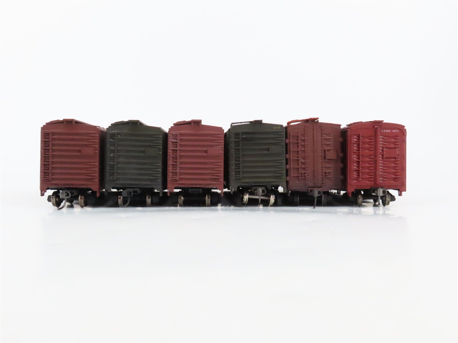 LOT of 6 HO Scale ATSF Santa Fe 50' Boxcars UPGRADED