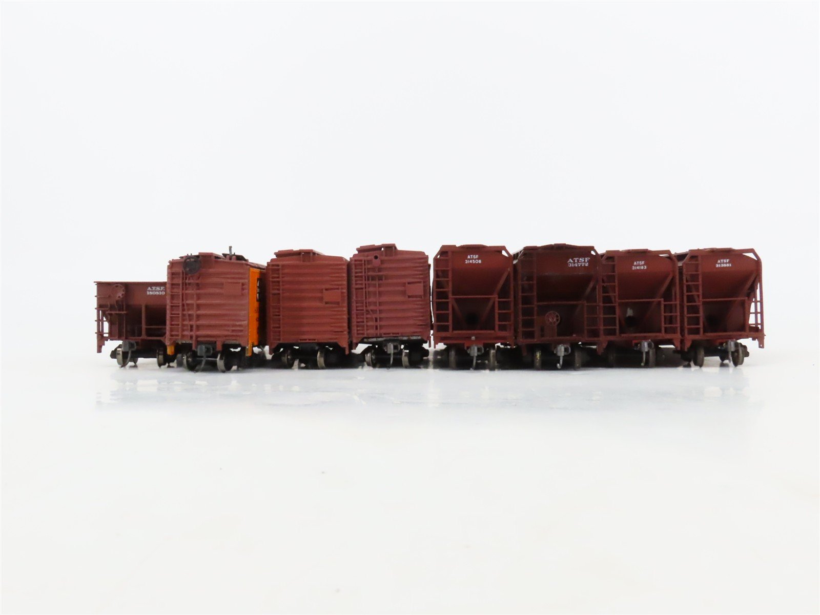 LOT of 8 HO Scale ATSF Santa Fe Assorted Boxcars & Hoppers UPGRADED