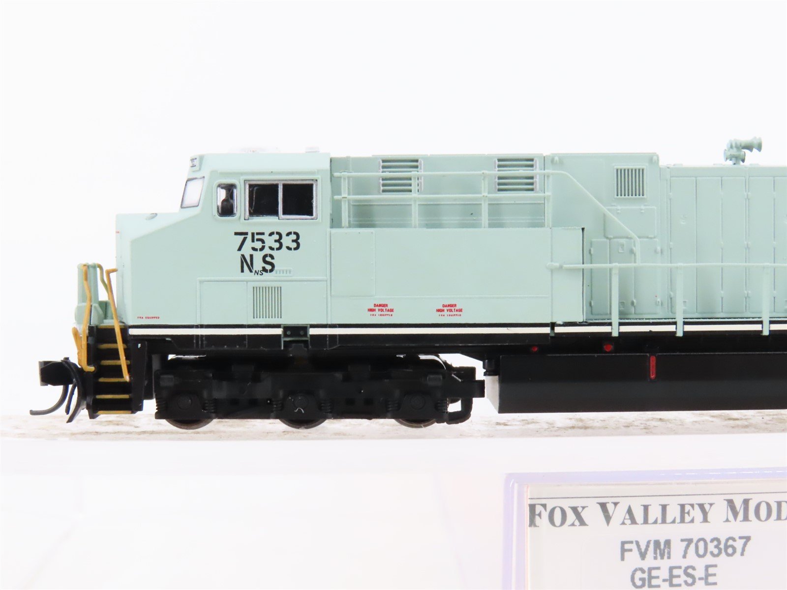 N Scale Fox Valley FVM 70367 NS Primer Paint ES40DC Diesel Locomotive #7533