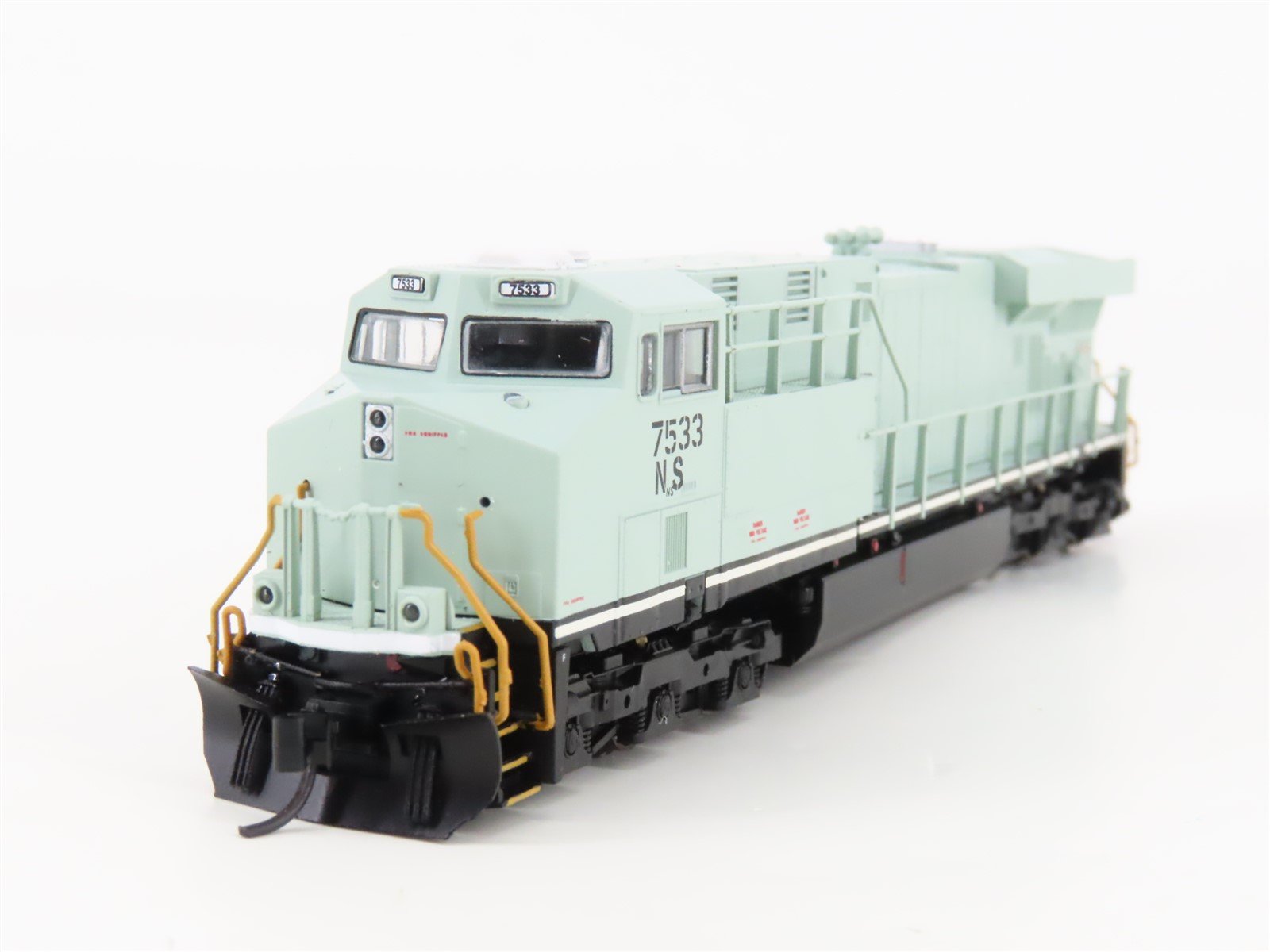 N Scale Fox Valley FVM 70367 NS Primer Paint ES40DC Diesel Locomotive #7533