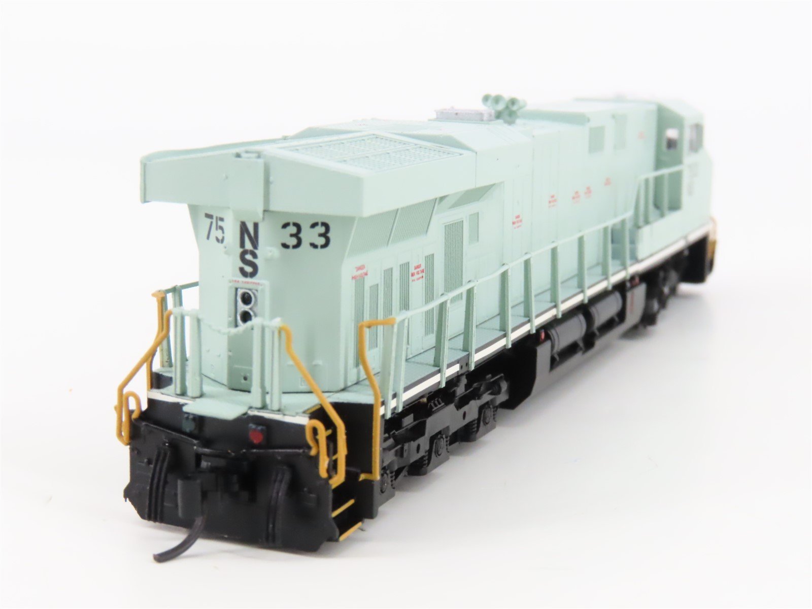 N Scale Fox Valley FVM 70367 NS Primer Paint ES40DC Diesel Locomotive #7533