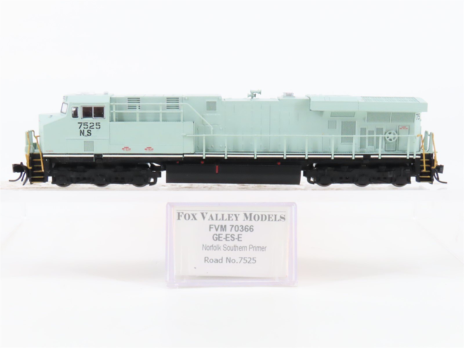N Scale Fox Valley FVM 70366 NS Primer Paint ES40DC Diesel Locomotive #7525