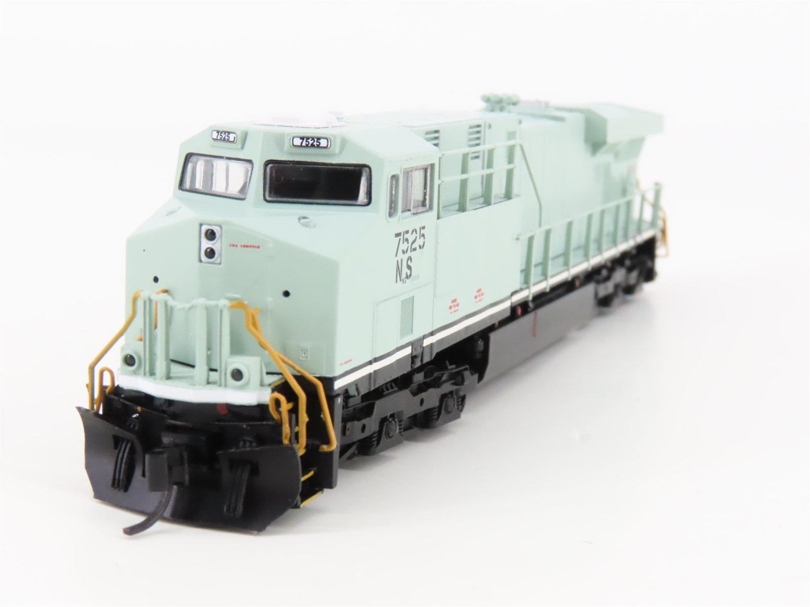 N Scale Fox Valley FVM 70366 NS Primer Paint ES40DC Diesel Locomotive #7525
