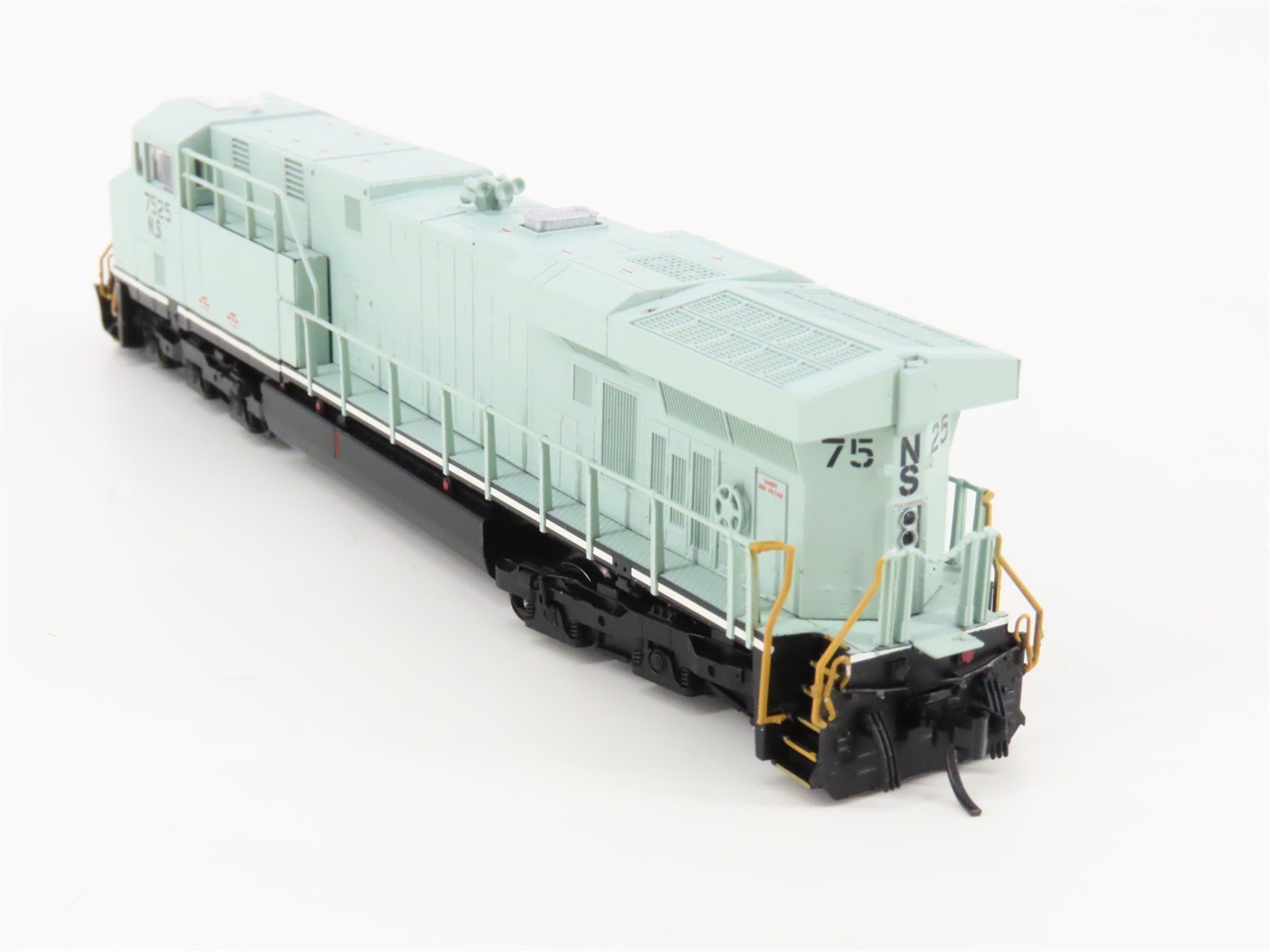 N Scale Fox Valley FVM 70366 NS Primer Paint ES40DC Diesel Locomotive #7525