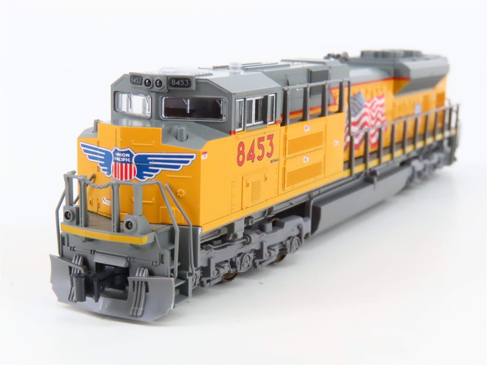 N Scale KATO 176-8425 UP Union Pacific SD70ACe Diesel Locomotive #8453