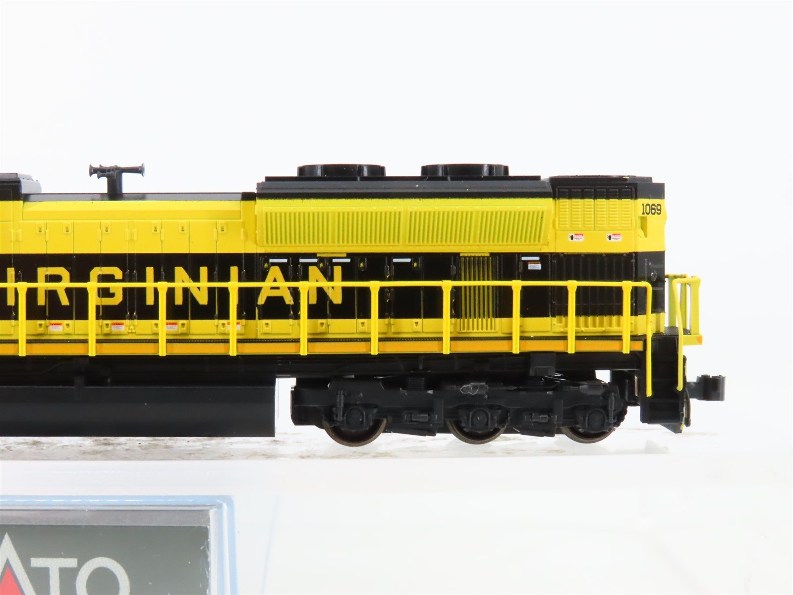 N Scale KATO 176-8505 NS Virginian Heritage SD70ACe Diesel Locomotive #1069