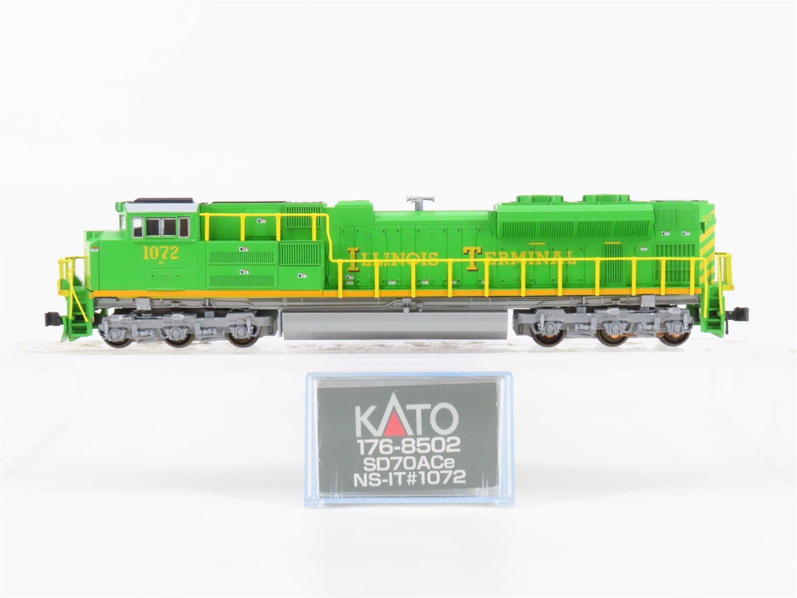 N Scale KATO 176-8502 NS Illinois Terminal Heritage SD70ACe Diesel Loco #1072