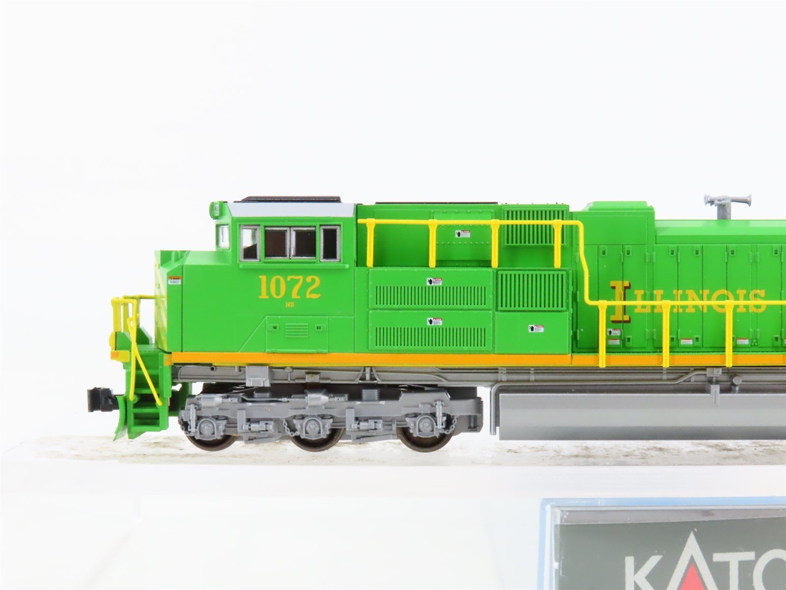 N Scale KATO 176-8502 NS Illinois Terminal Heritage SD70ACe Diesel Loco #1072