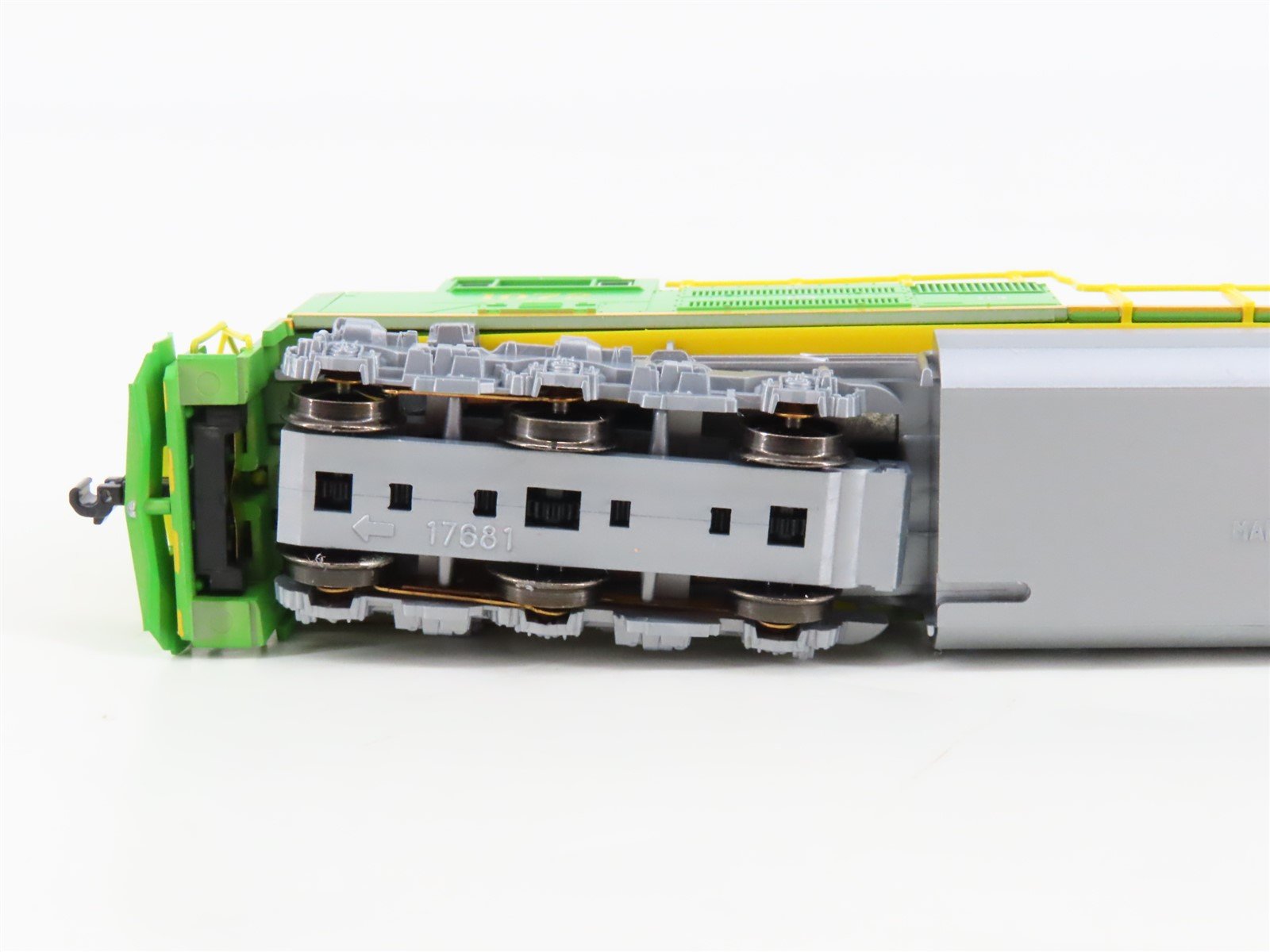 N Scale KATO 176-8502 NS Illinois Terminal Heritage SD70ACe Diesel Loco #1072
