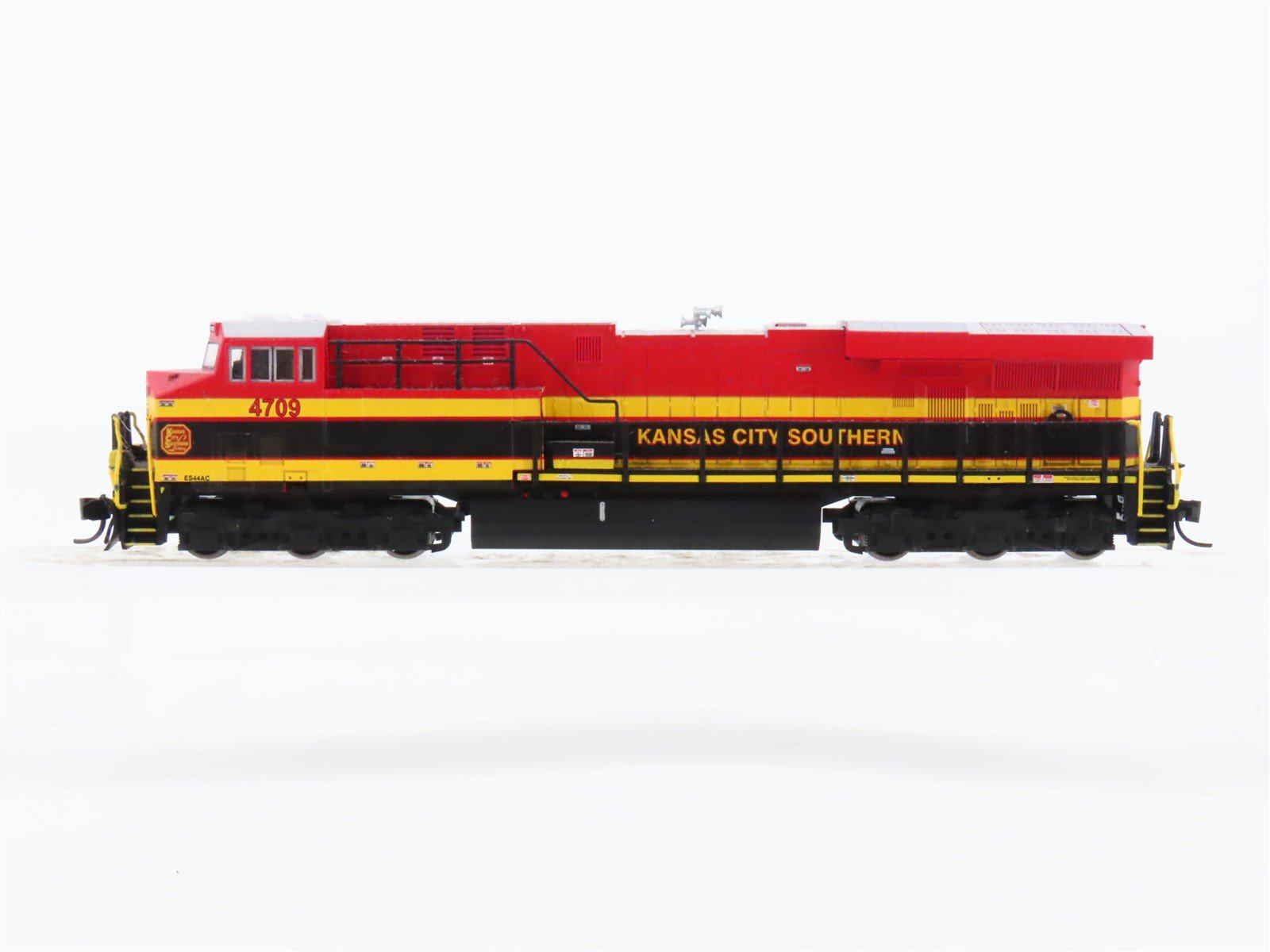 N Scale KATO KCS Kansas City Southern ES44AC Diesel Locomotive #4709