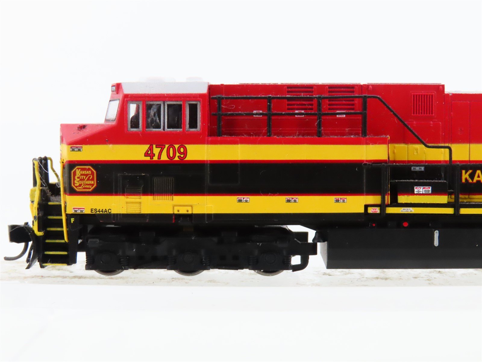 N Scale KATO KCS Kansas City Southern ES44AC Diesel Locomotive #4709