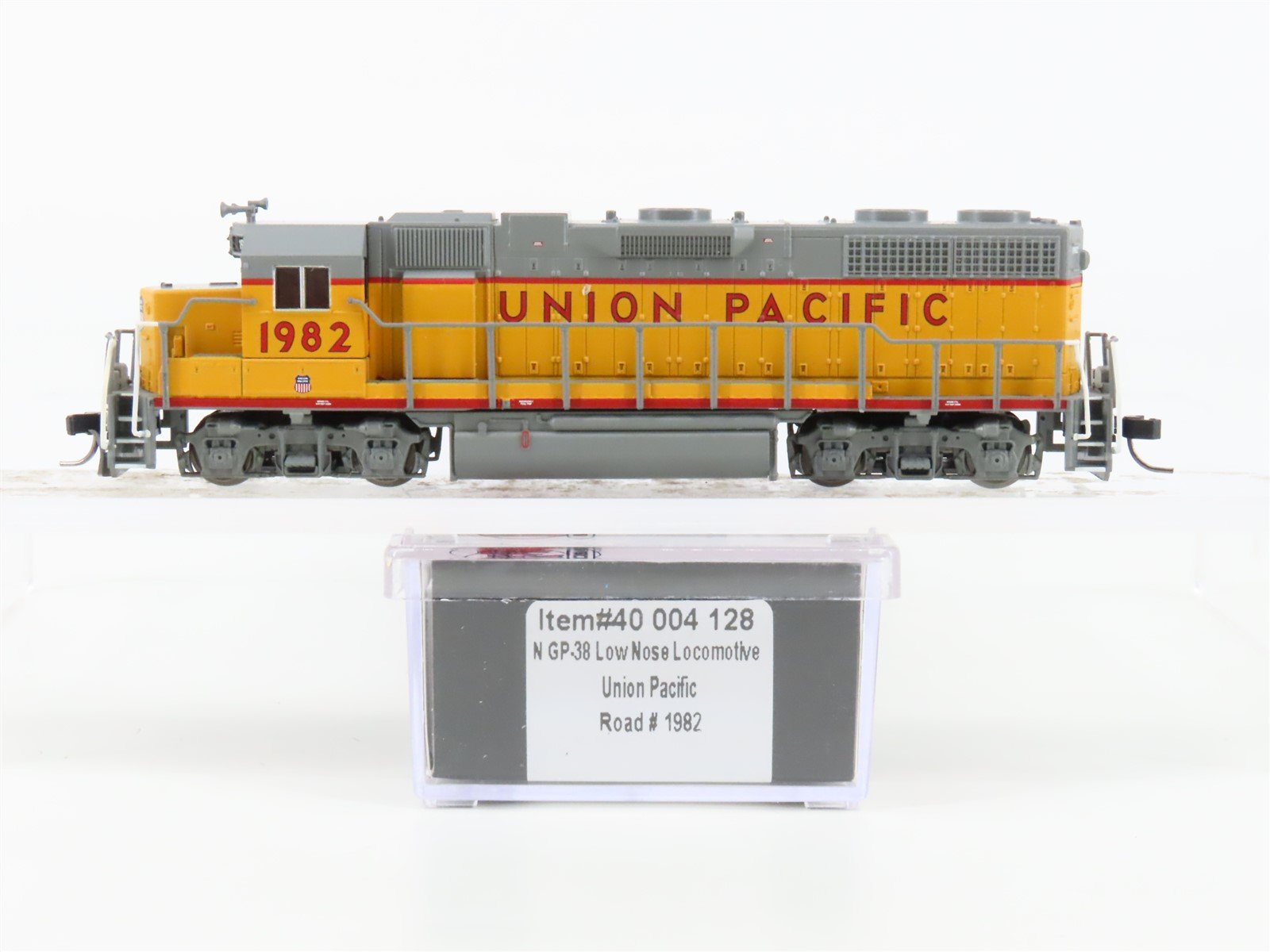 N Scale Atlas 40004128 UP Union Pacific GP38 Diesel Locomotive #1982