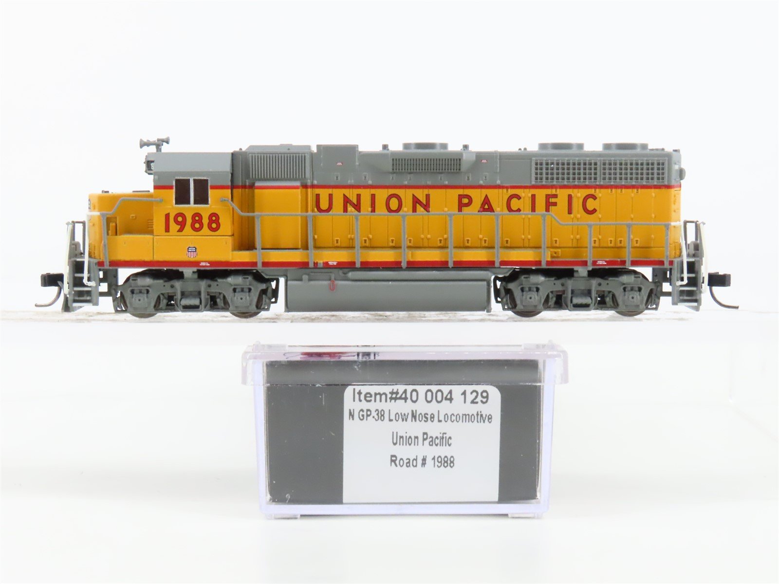 N Scale Atlas 40004129 UP Union Pacific GP38 Diesel Locomotive #1988